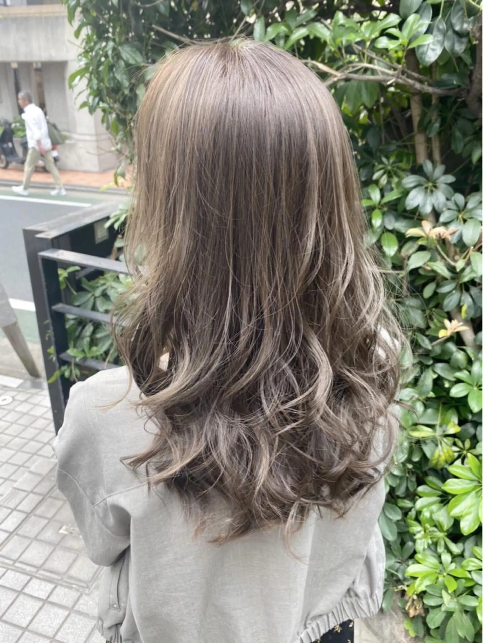 ロング カラー ベージュカラー ブリーチ 透明感カラー ダブルカラー グレージュ カット ヘアカラー トリートメント BEBE所属・ご新規様限定 透明感カラーKANAのヘアスタイル