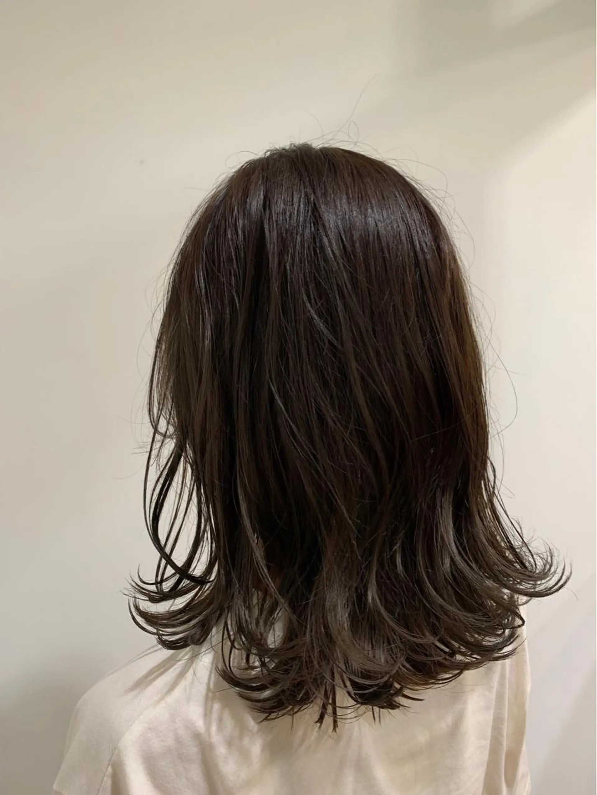 カラー よしだ しおりのヘアスタイル