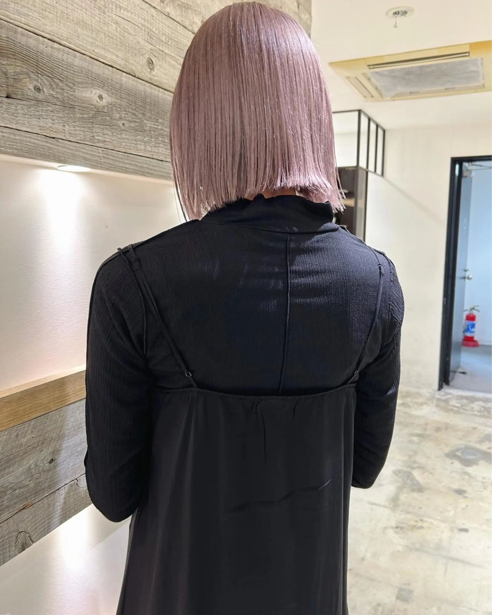 ショート カラー ベージュカラー ブリーチ ケアブリーチ カット ヘアカラー トリートメント Loom.所属・村上雅人 ナチュラルモードのヘアスタイル