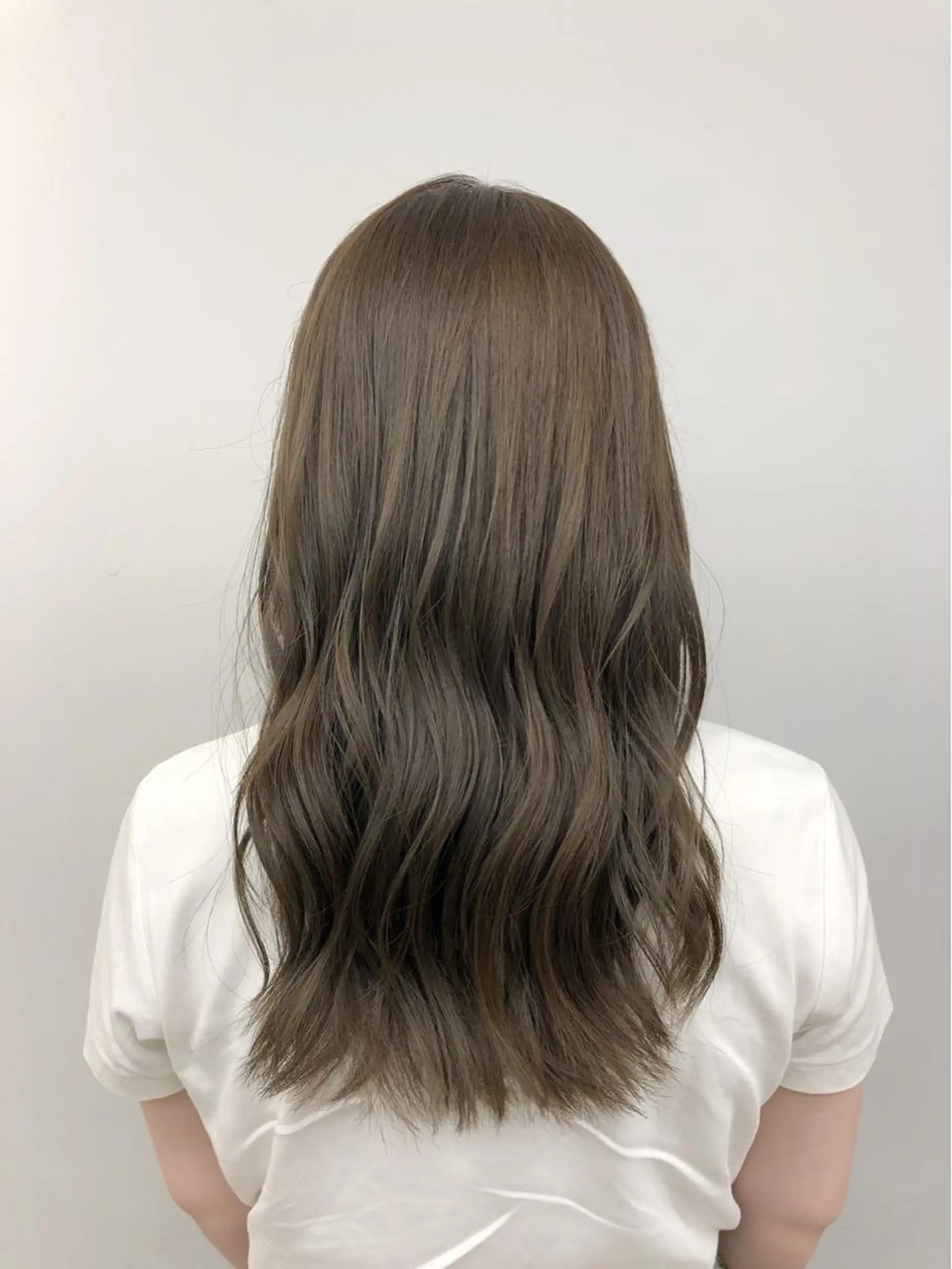 セミロング カラー アッシュ ベージュカラー 代表　YUKI ☆のヘアスタイル