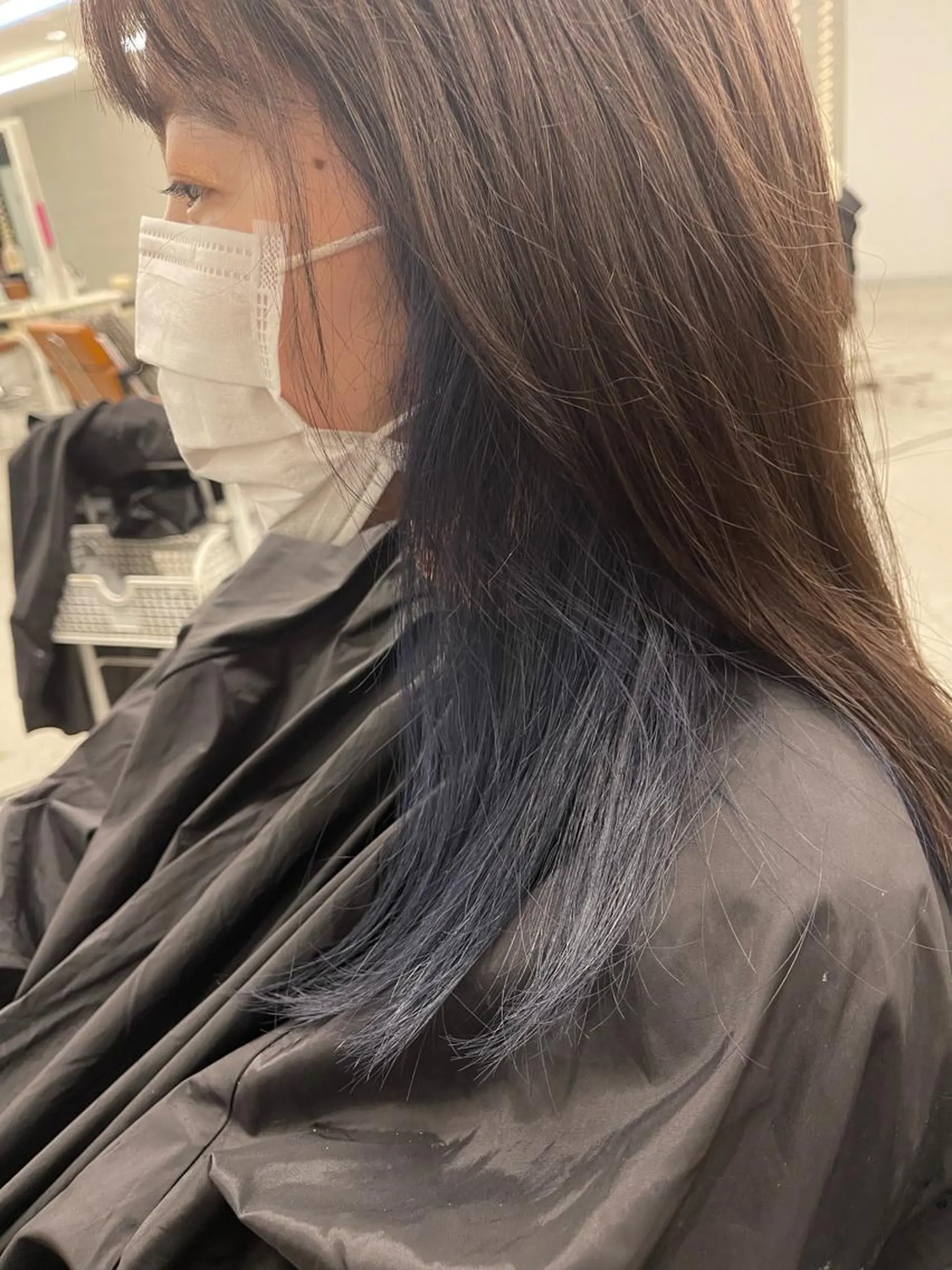 ロング カラー ブリーチ ケアブリーチ インナーカラー 韓国風カラー ネイビーカラー ヘアカラー トリートメント オフホワイトアンドなんば所属・福西 洋斗のヘアスタイル