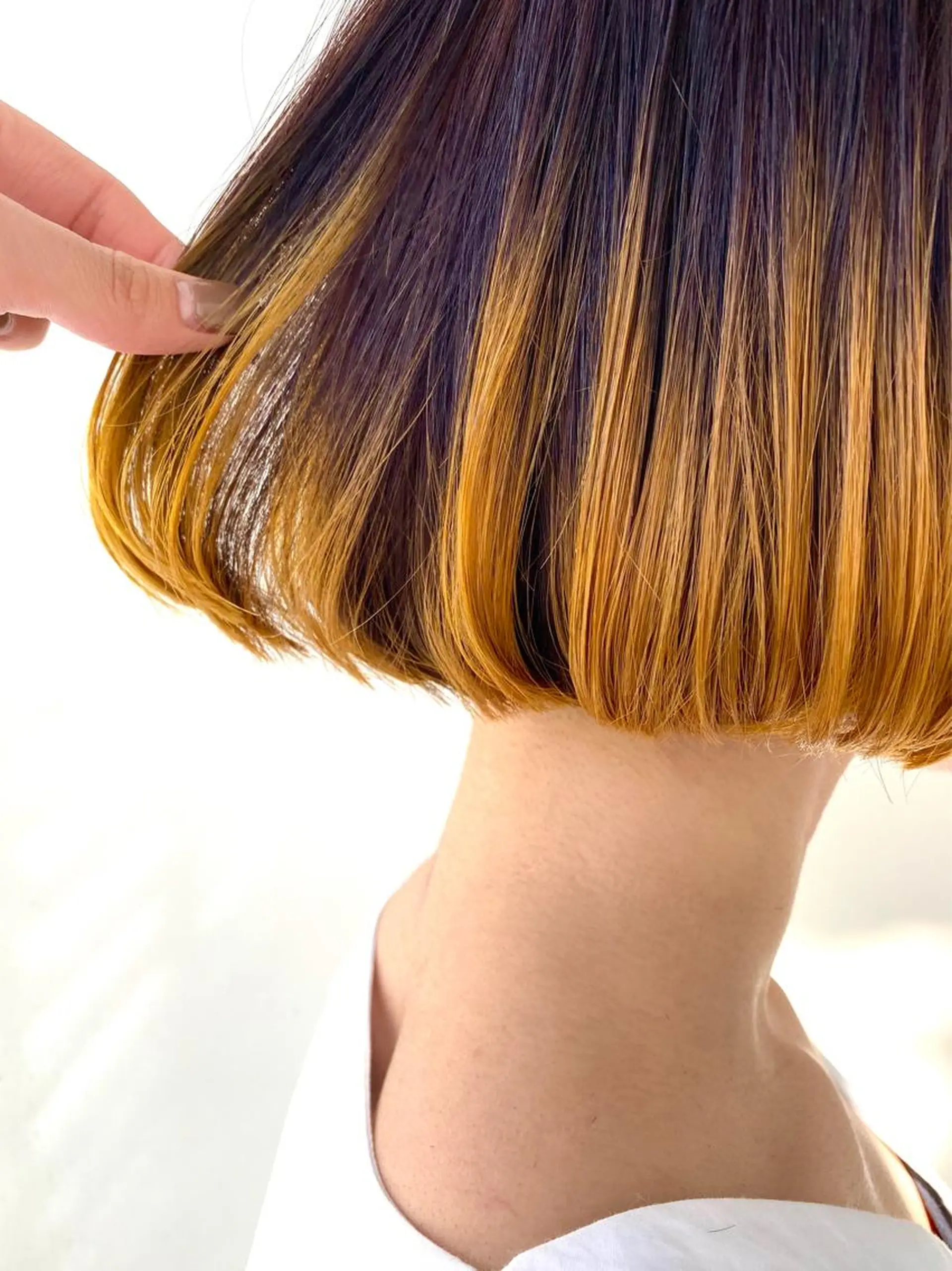 ショート カラー ANNA ／艶髪／ハイトーンのヘアスタイル