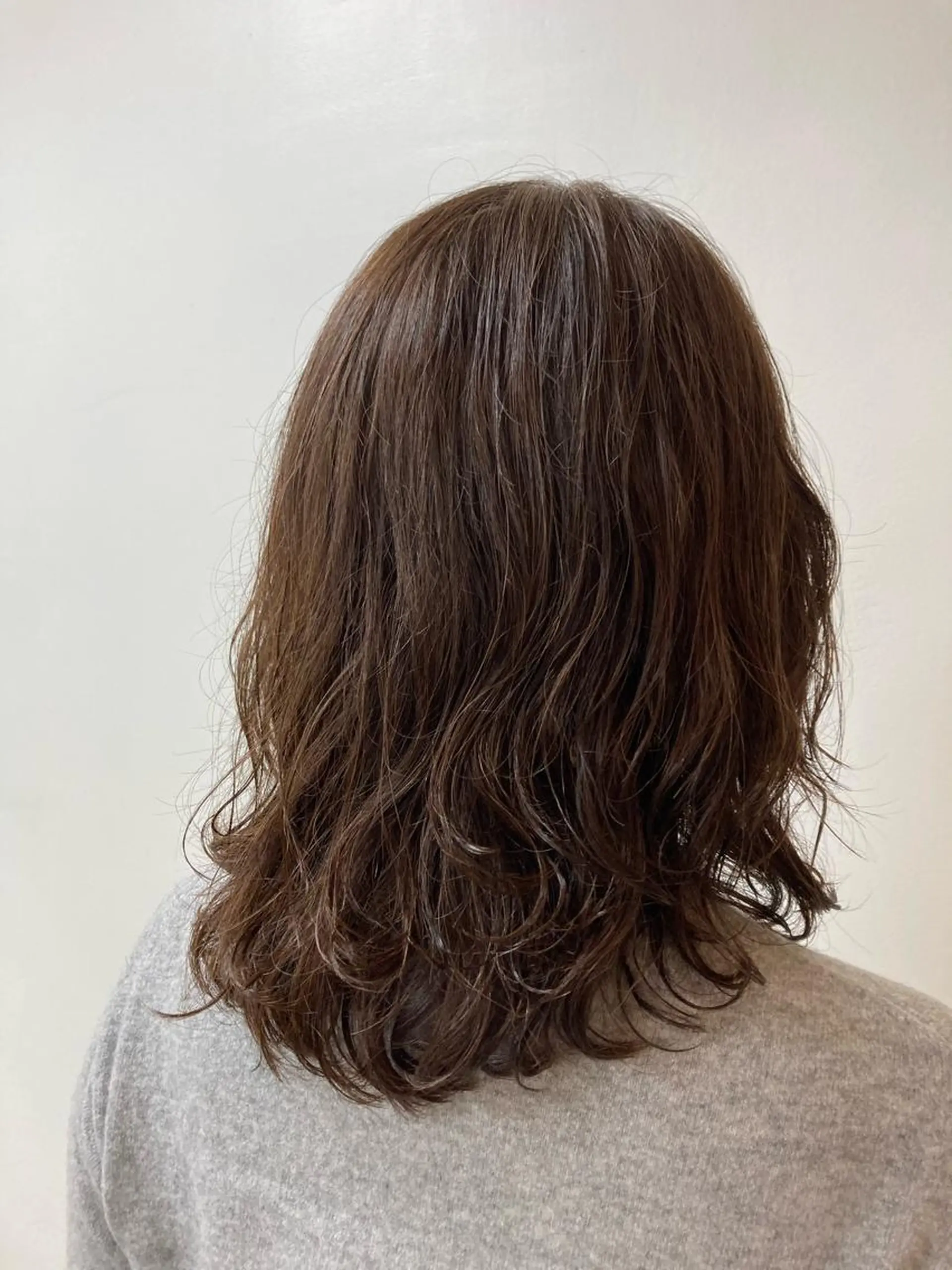 ミディアム パーマ ミディアムパーマ ニュアンスパーマ 阪口 依美奈のヘアスタイル