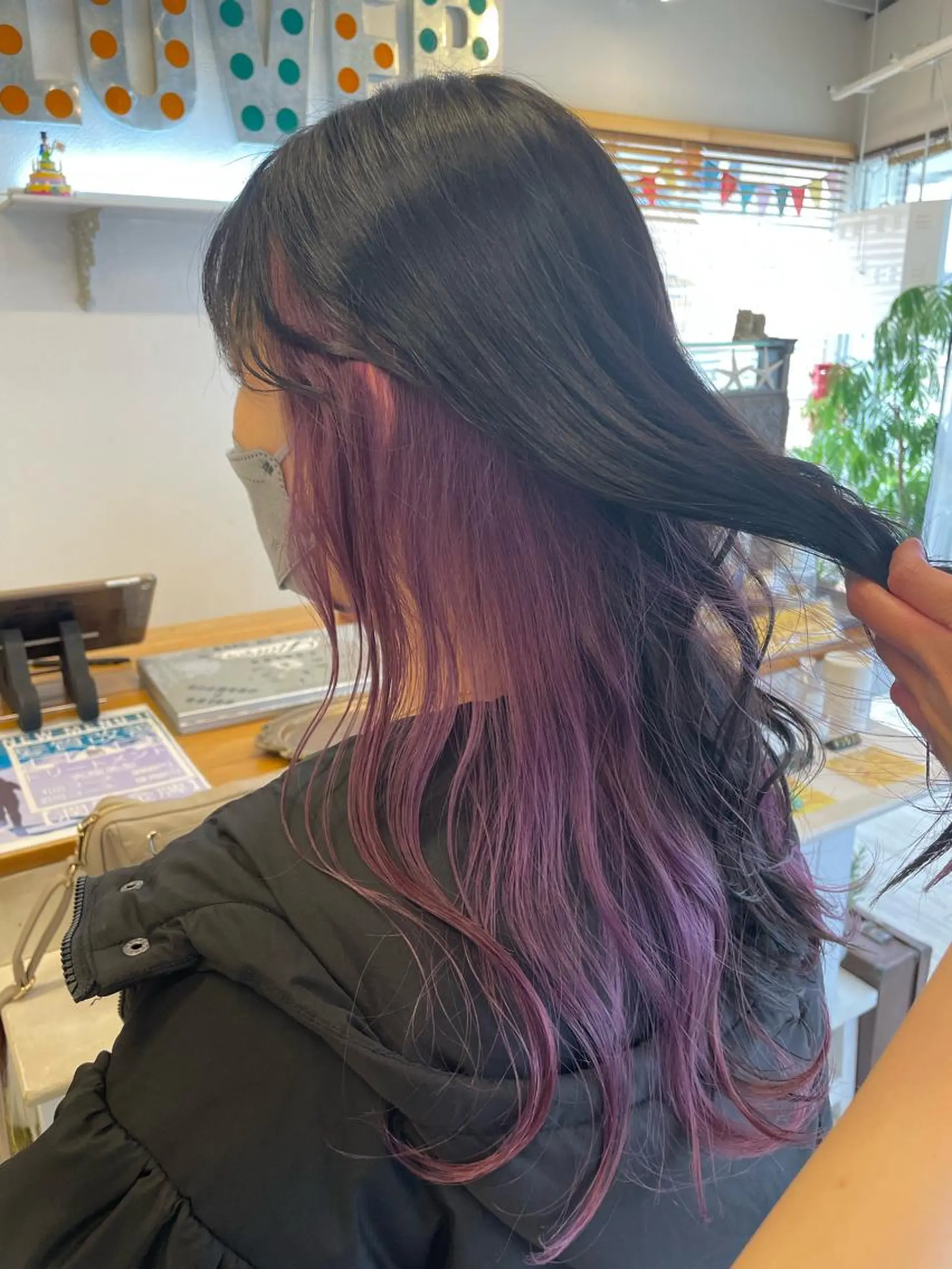 セミロング カラー ブリーチ ケアブリーチ ダブルカラー インナーカラー ピンクカラー インナーカラー/推し ウルフ/アニメカラーのヘアスタイル