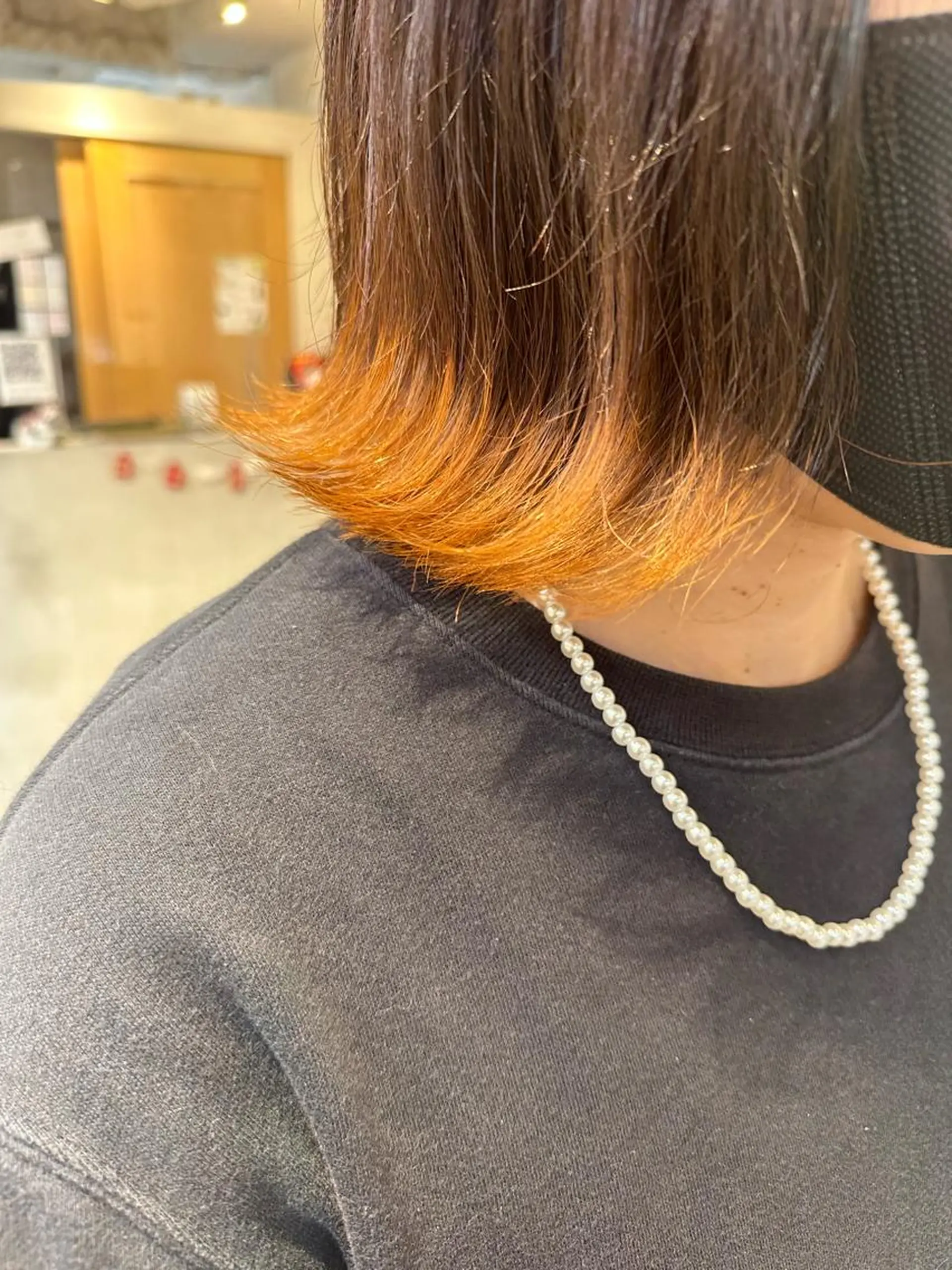 ミディアム カラー ブリーチ オレンジ ヘアカラー レイヤーカット 💙acoのヘアスタイル