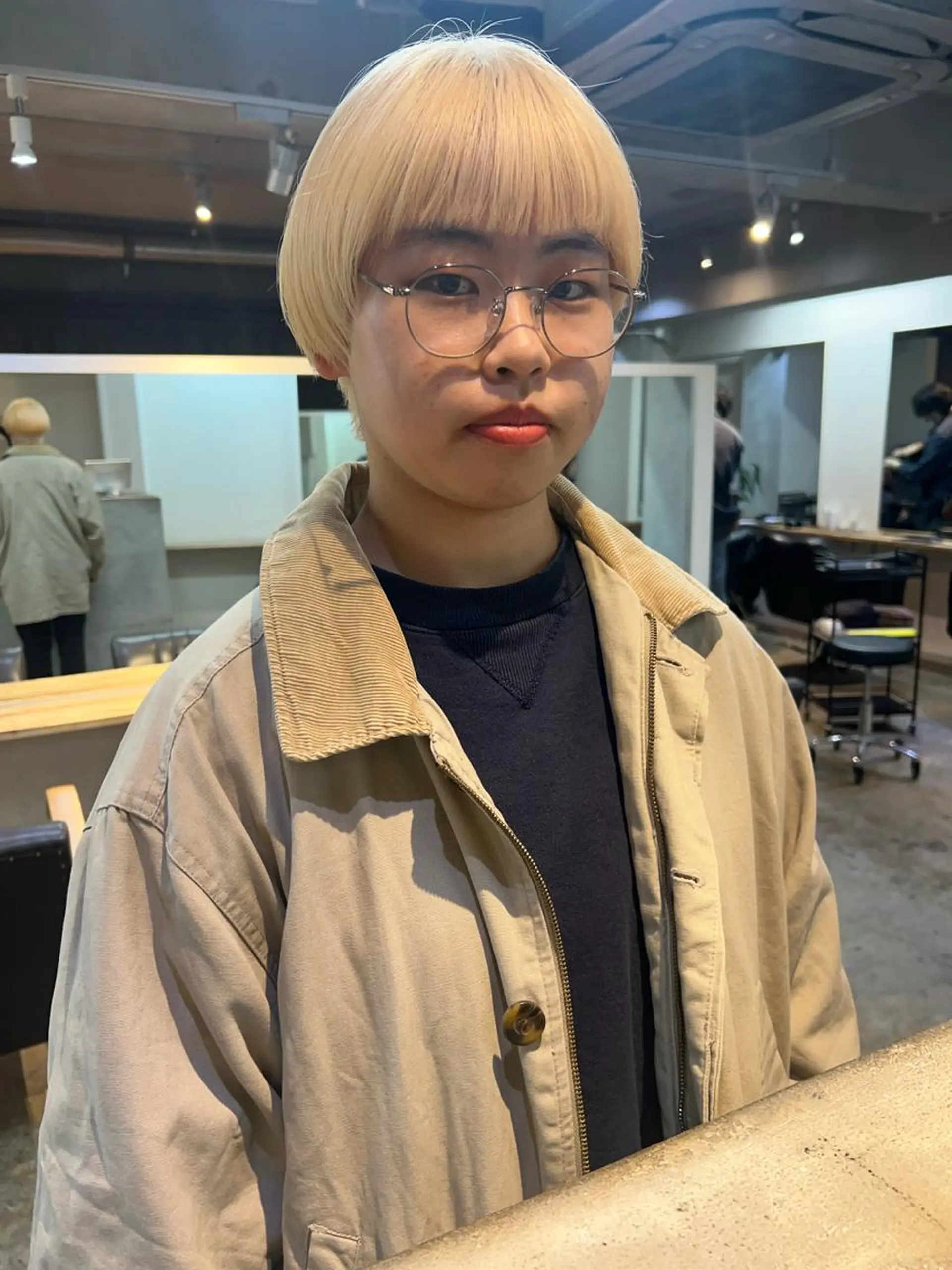 ショート カラー パーマ ヘアアレンジ メンズ ネイル ブロンド ホワイトブロンド ホワイト ヘアカラー 東のりか/ハイトーン ブリーチカラー/ボブのヘアスタイル