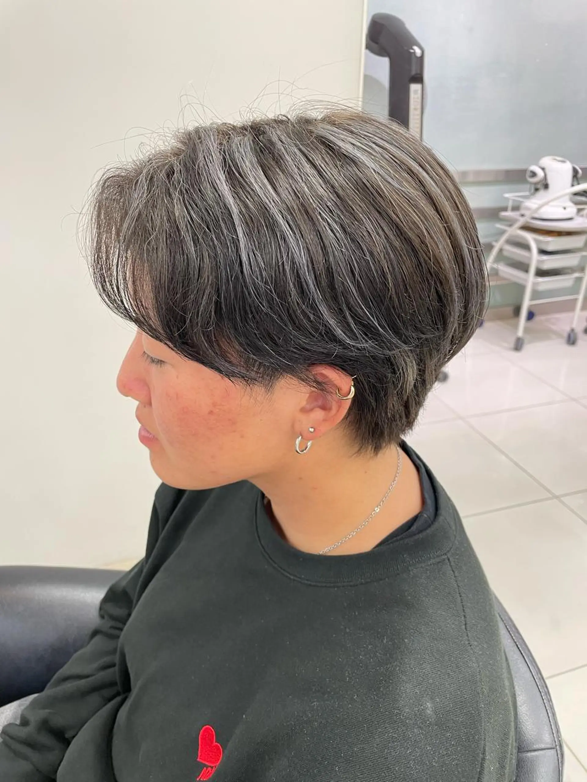 ショート ハイライト ヘアカラー 🌈デザインカラー MISAKI🐰のヘアスタイル