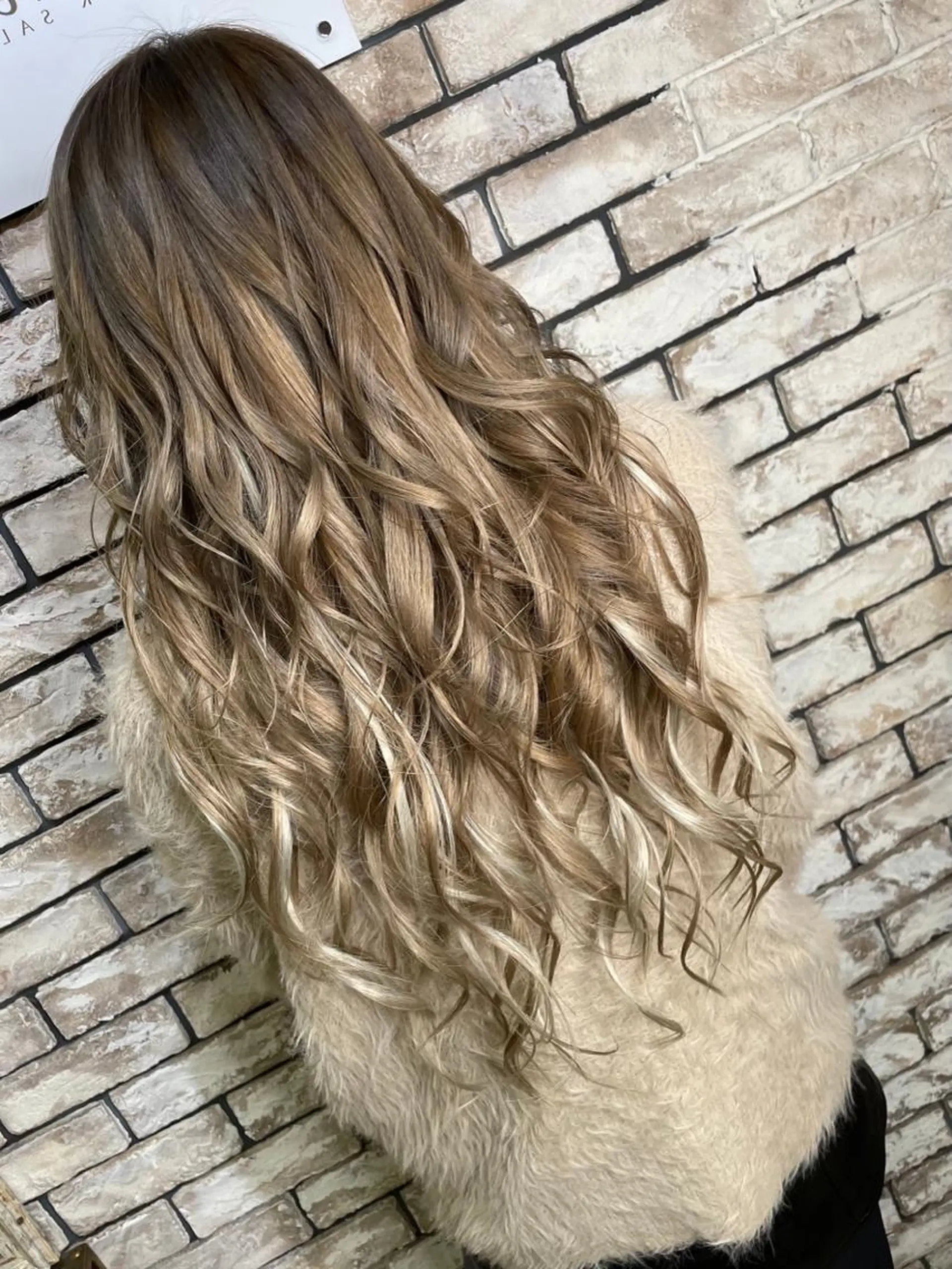 ロング カラー ヘアアレンジ 🍑🧋ハイトーン 暖色カラーlucaのヘアスタイル