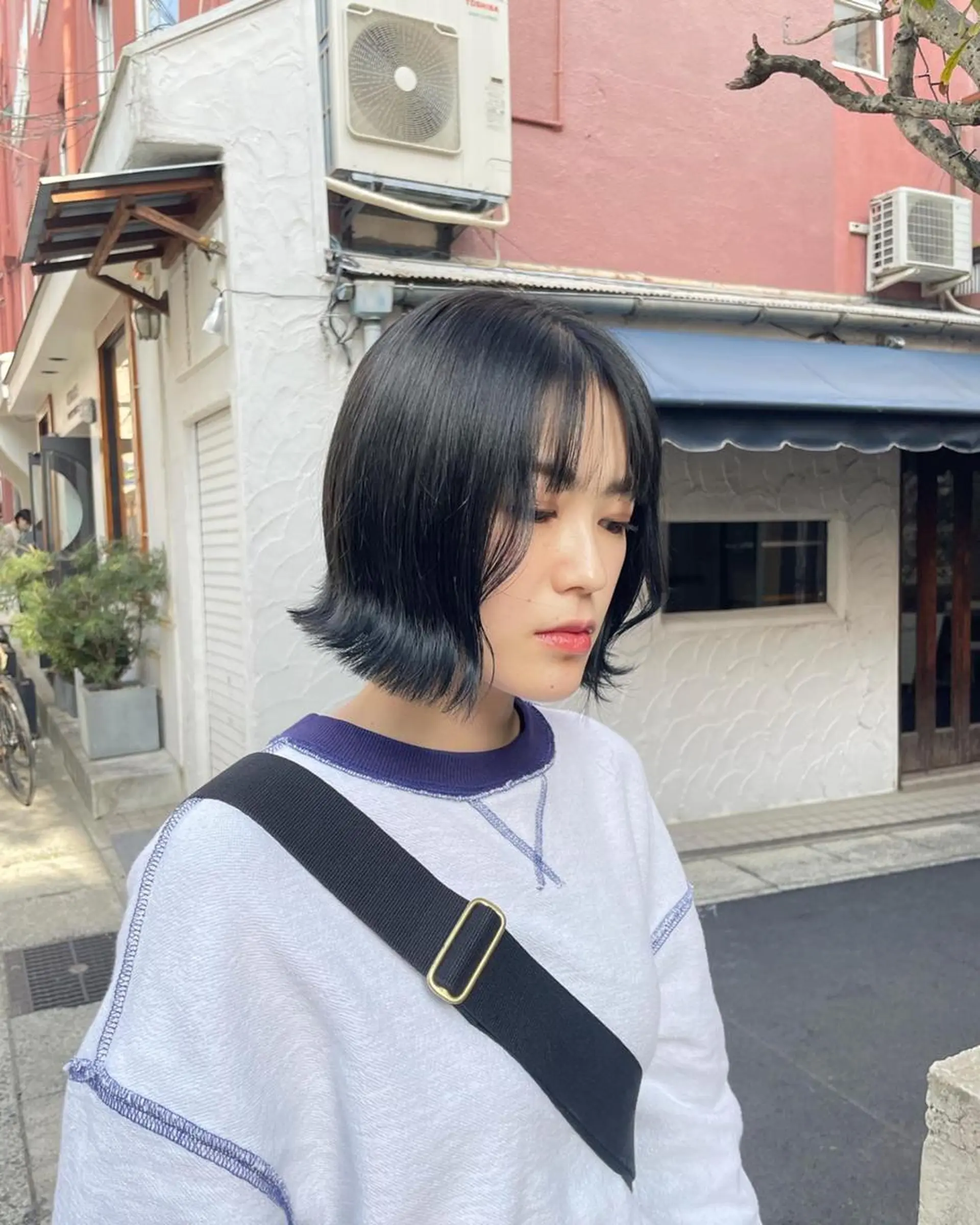 ショート カラー メンズ 切りっぱなしボブ 黒髪 ブルーカラー ブルーブラック ネイビーカラー 🩷Eny terrace🩷のヘアスタイル