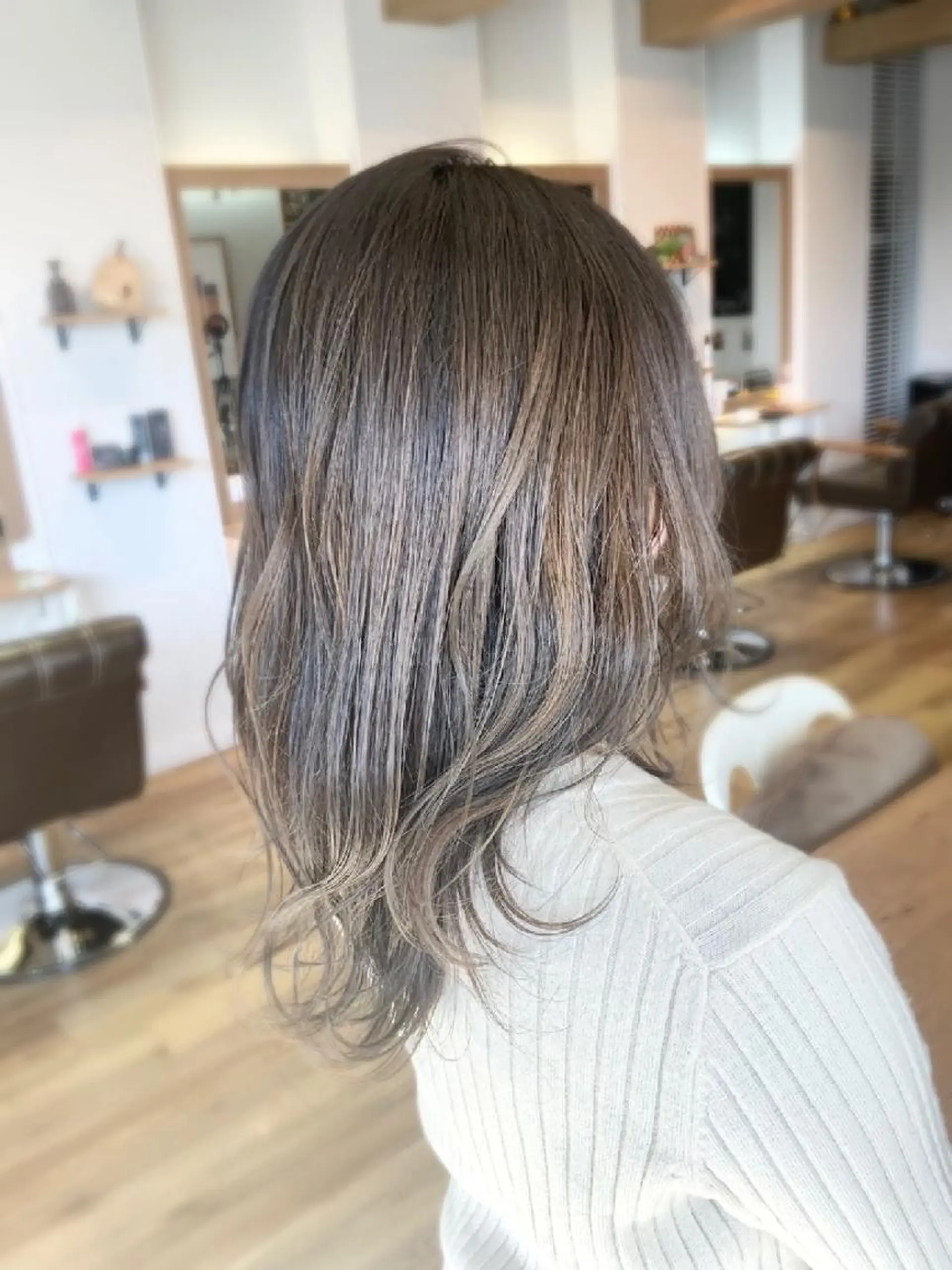 カラー アッシュ アッシュグレー アッシュグレージュ グレージュ カット ヘアカラー トリートメント 堀 望美のヘアスタイル