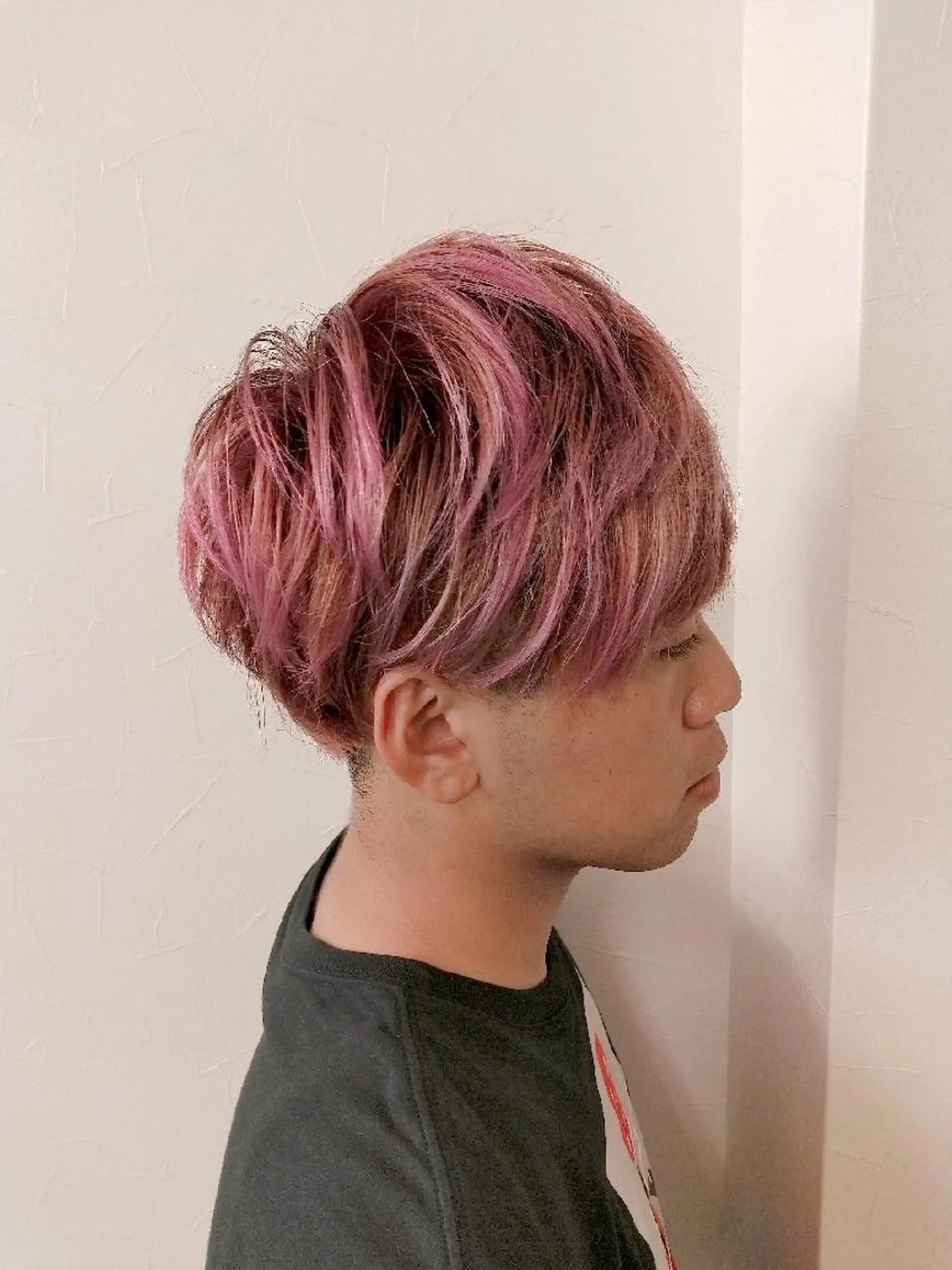 ショート カラー メンズ メンズバレイヤージュ メンズブリーチ メンズハイライト メンズハイトーン メンズメッシュ カット ヘアカラー デザインカラー髪質 改善Lilithのその他イメージ