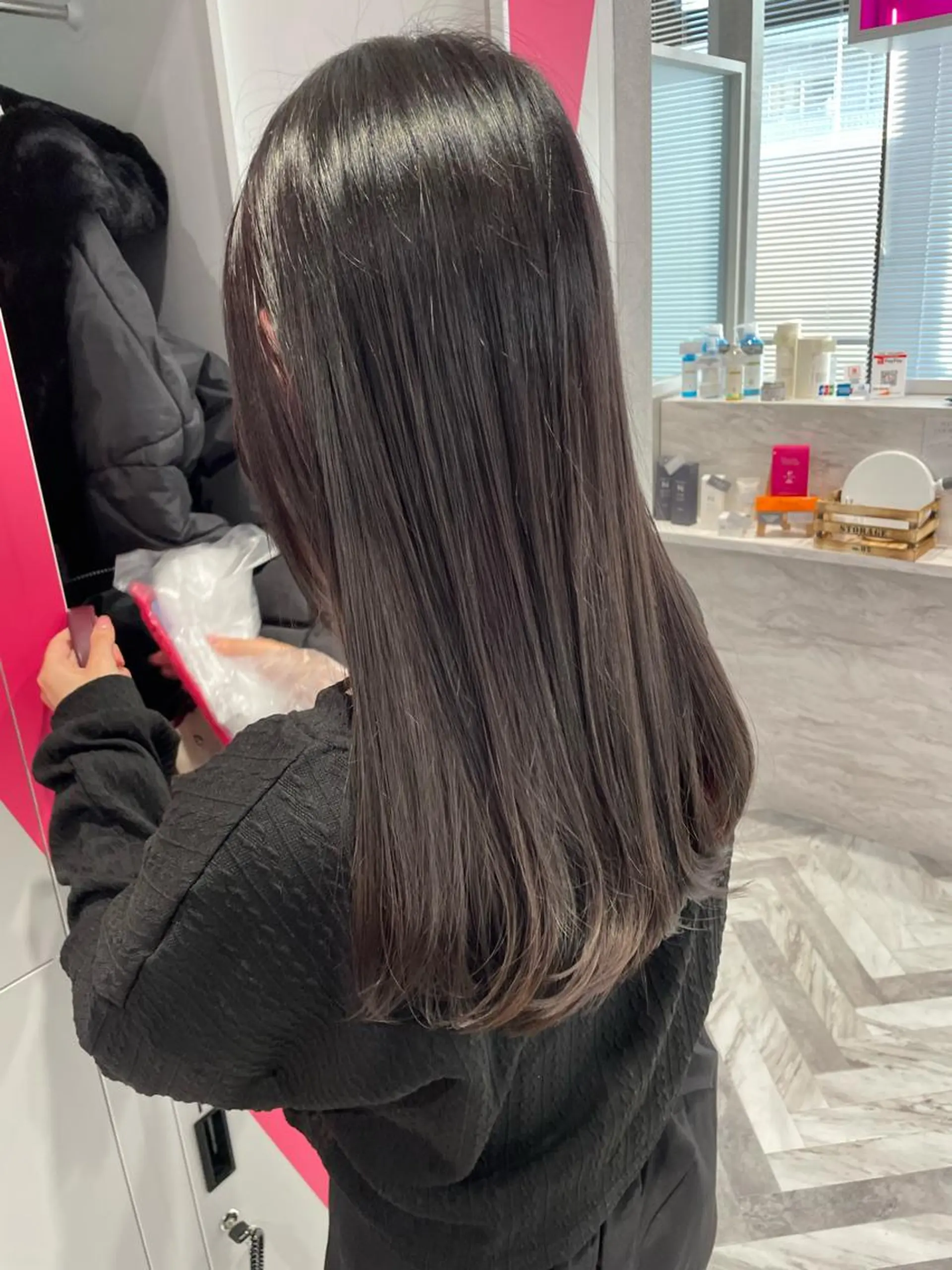 ロング カラー 黒髪 ブルーカラー ブルーブラック 透明感カラー グレージュ パーソナルカラー 藤本夢のヘアスタイル