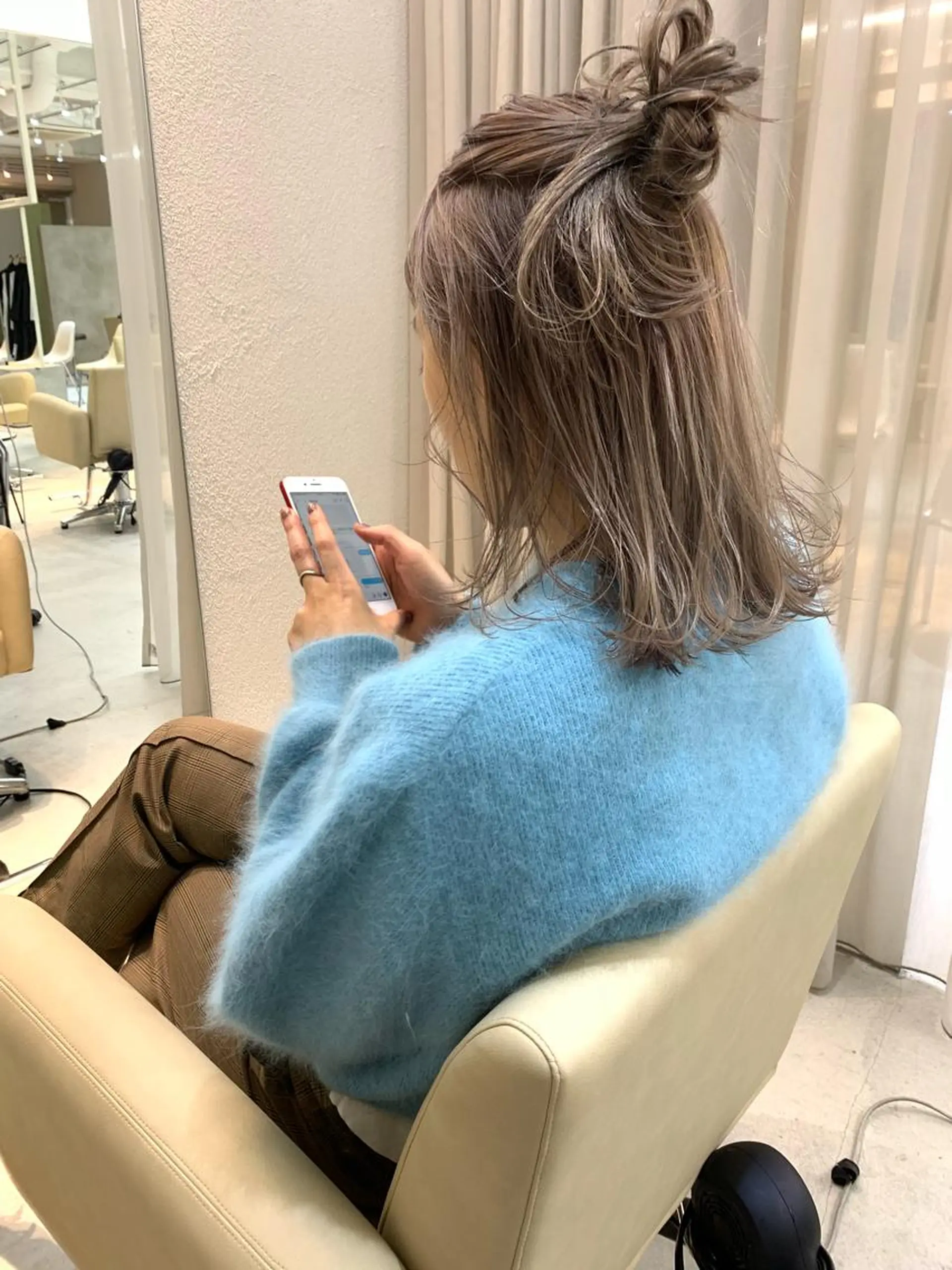 ミディアム カラー ベージュカラー ブリーチ ホワイトベージュ カット パーマ sakoda shunkiのヘアスタイル