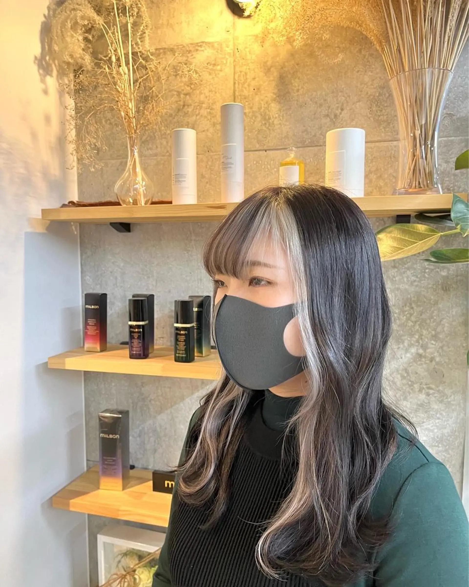 セミロング カラー ハイトーンカラ ー/小川のヘアスタイル