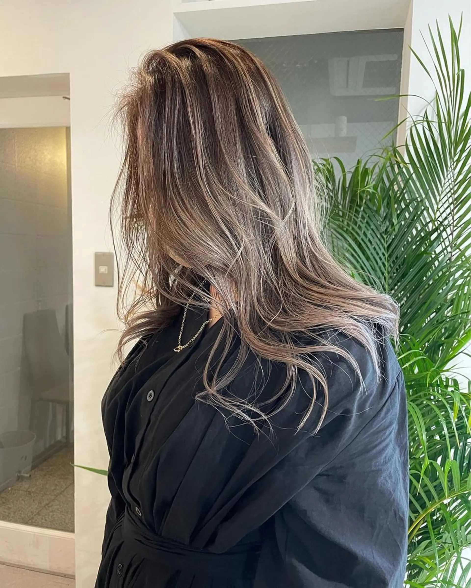 セミロング カラー バレイヤージュ レイヤーカット トリートメント ヘアカラー トリートメント Tao所属・藤川 大智のヘアスタイル