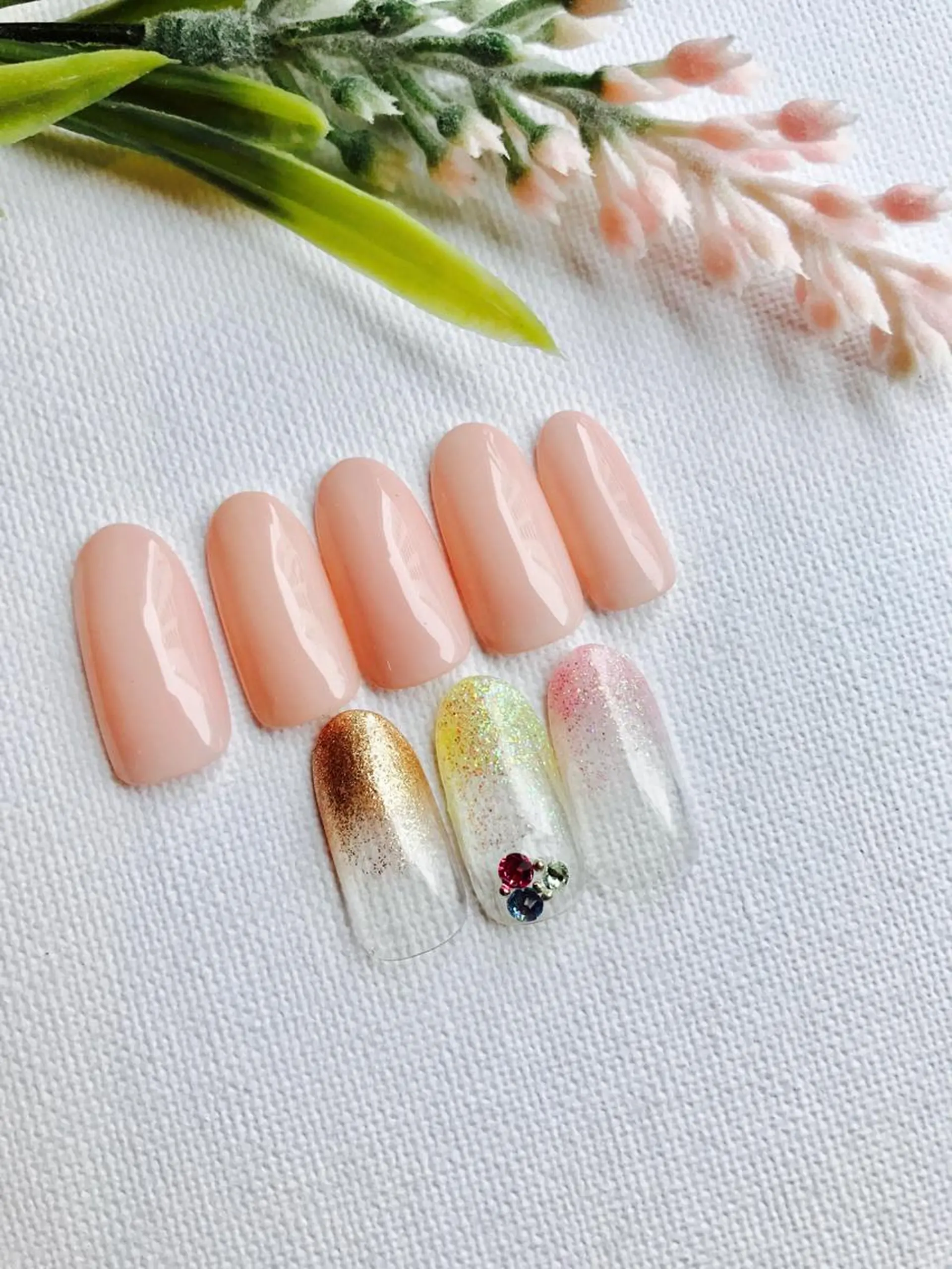 ネイル ストーンネイル ハンドネイル 佐藤  悠子のネイルデザイン