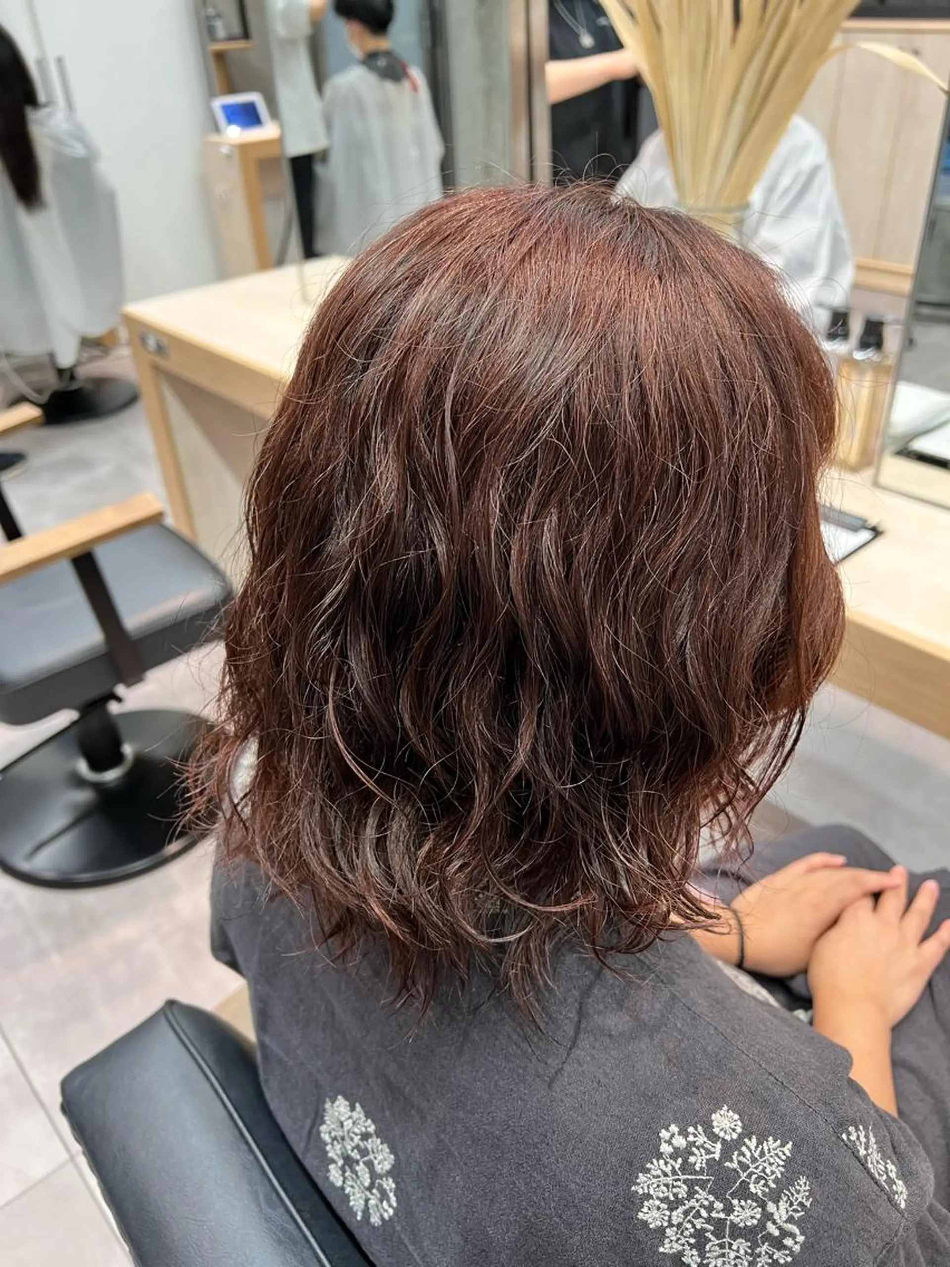 ミディアム カラー アッシュ オレンジ ピンクカラー 🌞レイヤー×カラー 前川那津美🌞のヘアスタイル