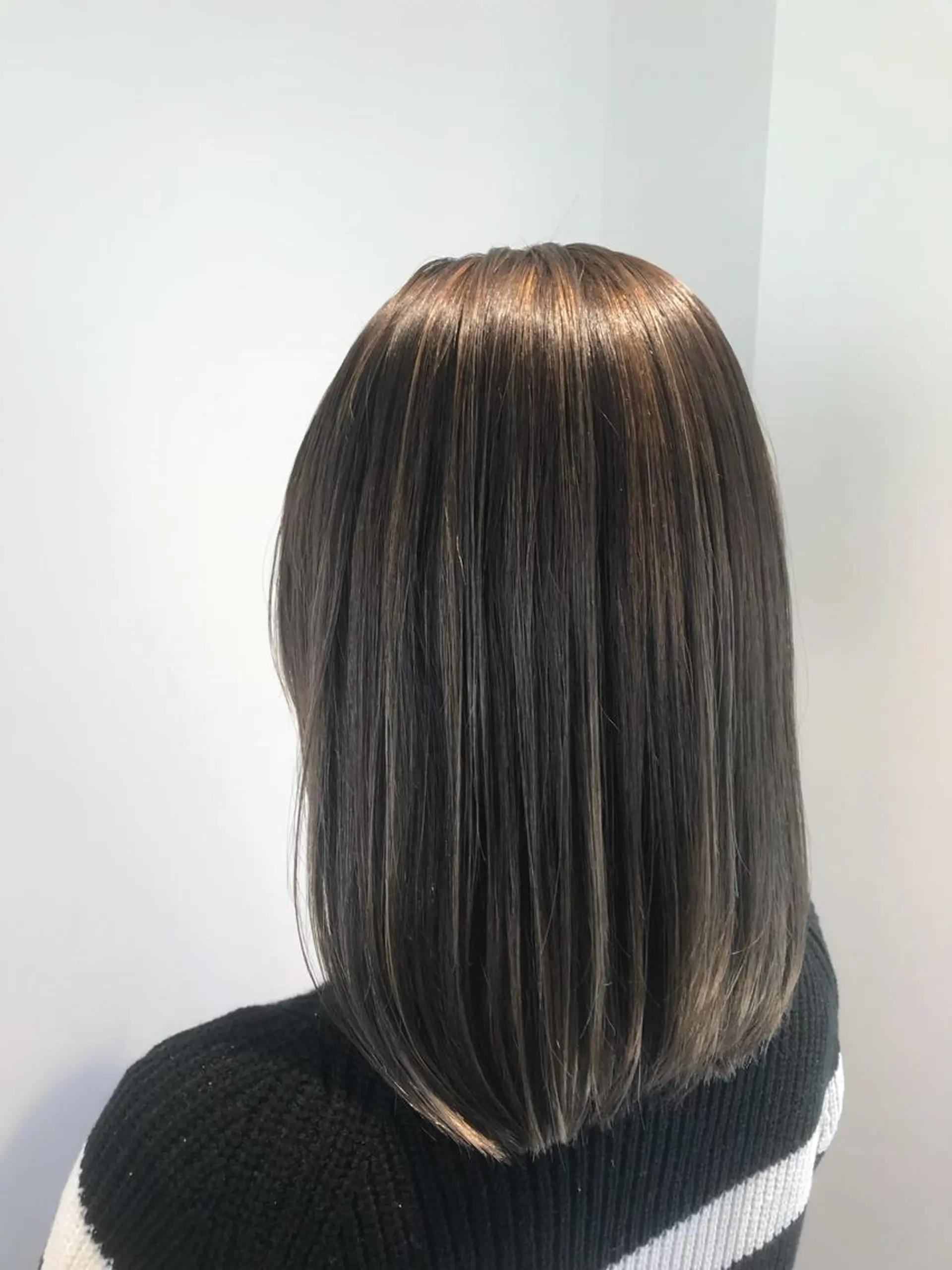 ミディアム カラー グレージュ レイヤーカット カット ヘアカラー トリートメント 🔹TOMO🔹 圧倒的経験値🔹のヘアスタイル