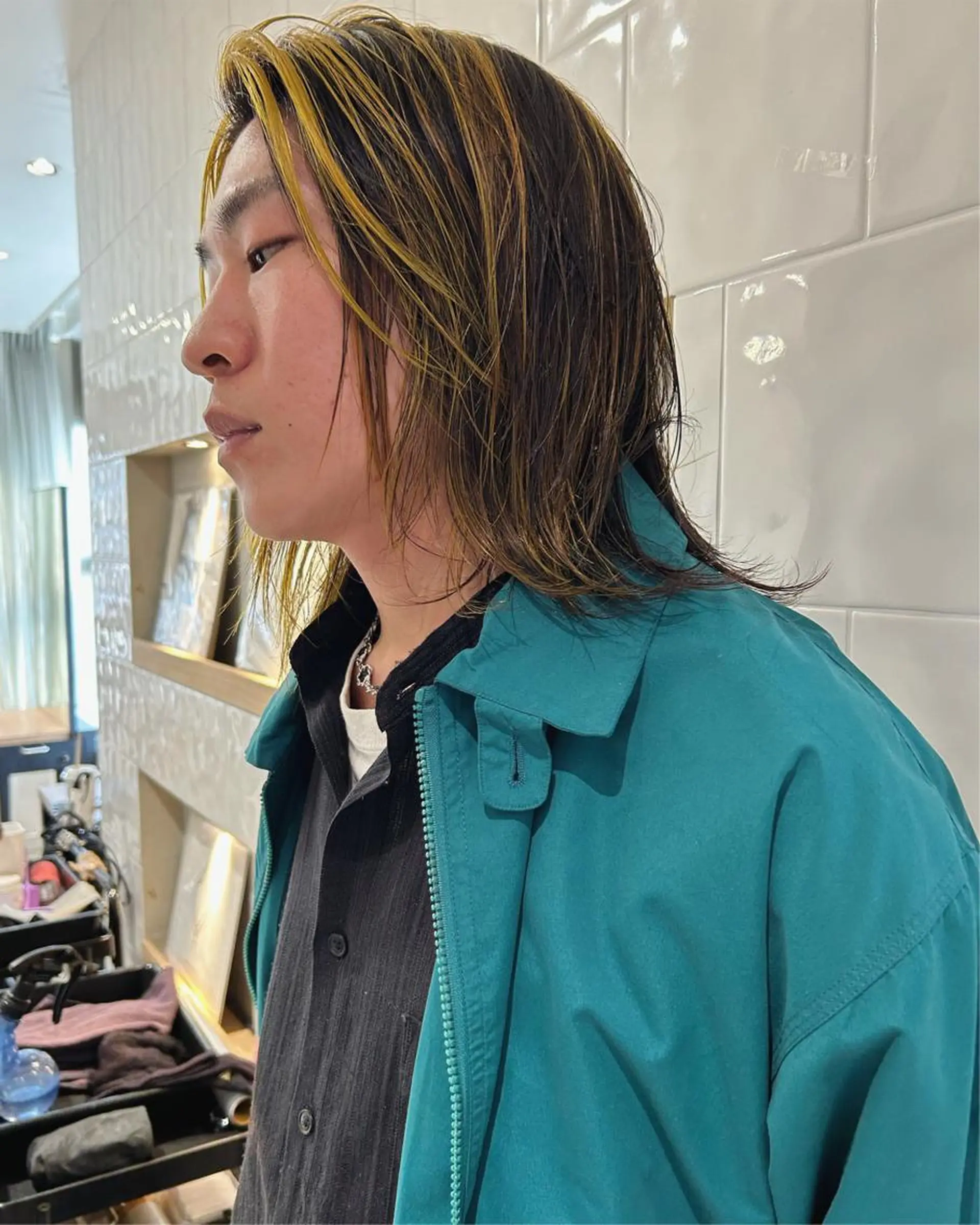 ミディアム カラー メンズ メンズハイライト ハイライトカラー ハイライト カット ヘアカラー トリートメント Loom.所属・村上雅人 ナチュラルモードのヘアスタイル