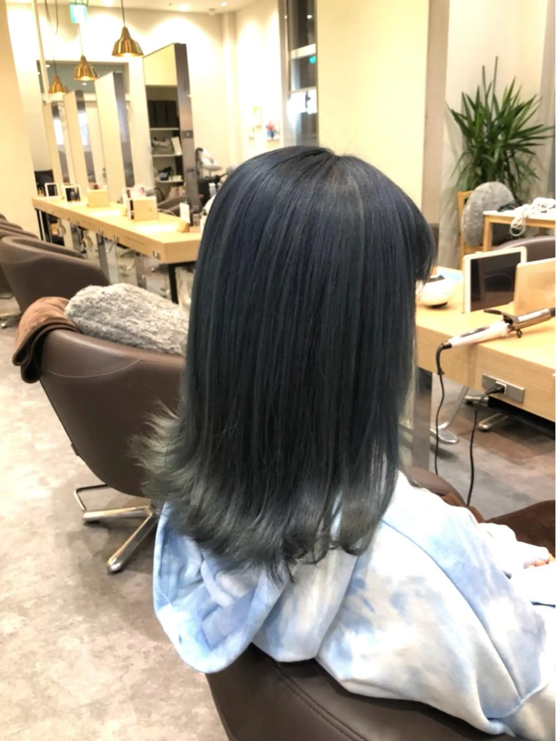 カラー シルバー ニスル　町田店所属・似合わせカットカラー 望月一生のヘアスタイル