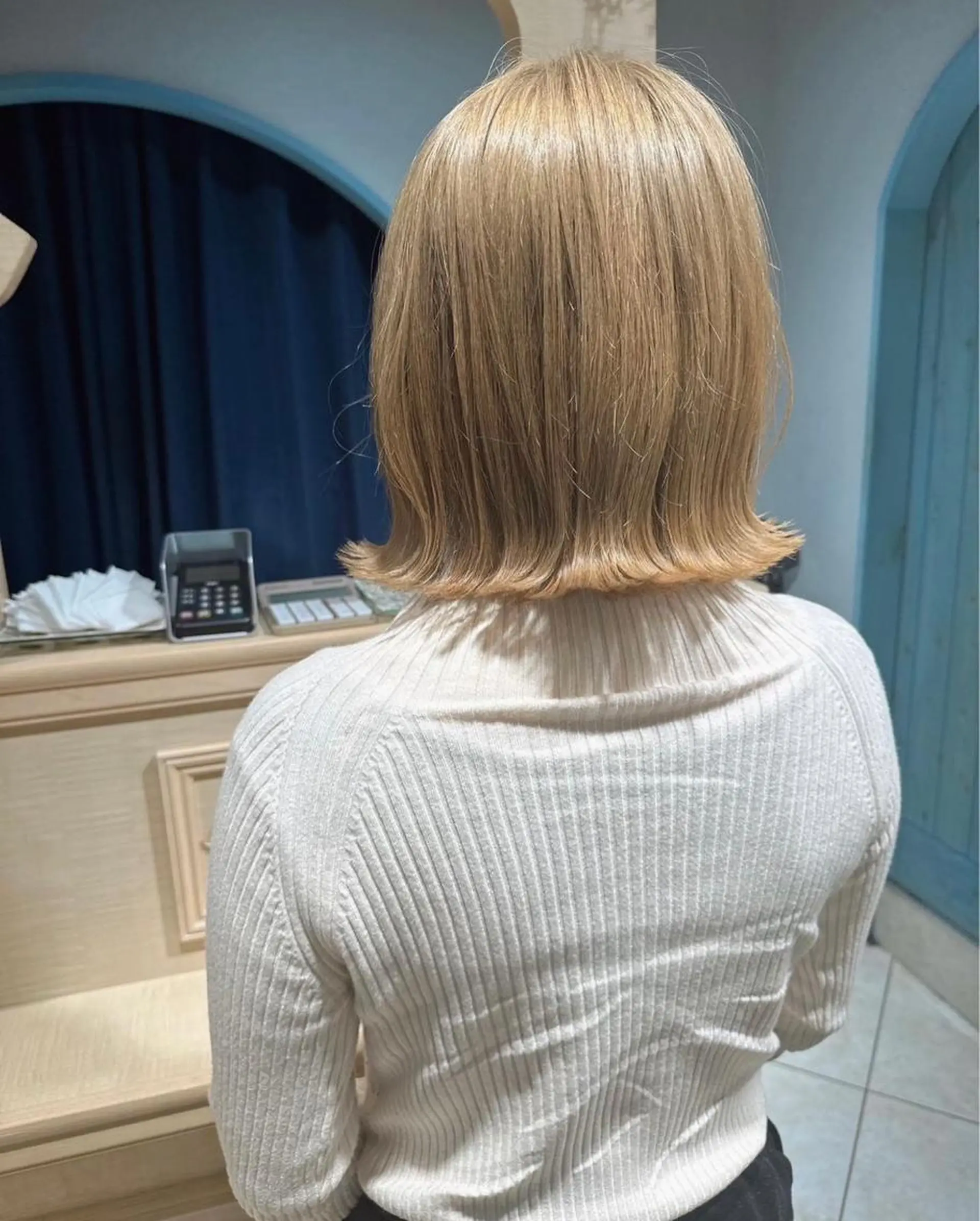 ミディアム ボブ ハイライト 髪質改善 韓国風ヘア 小顔カット ヘアカラー トリートメント 透明感カラー/カット 髪質改善/森栄範のヘアスタイル