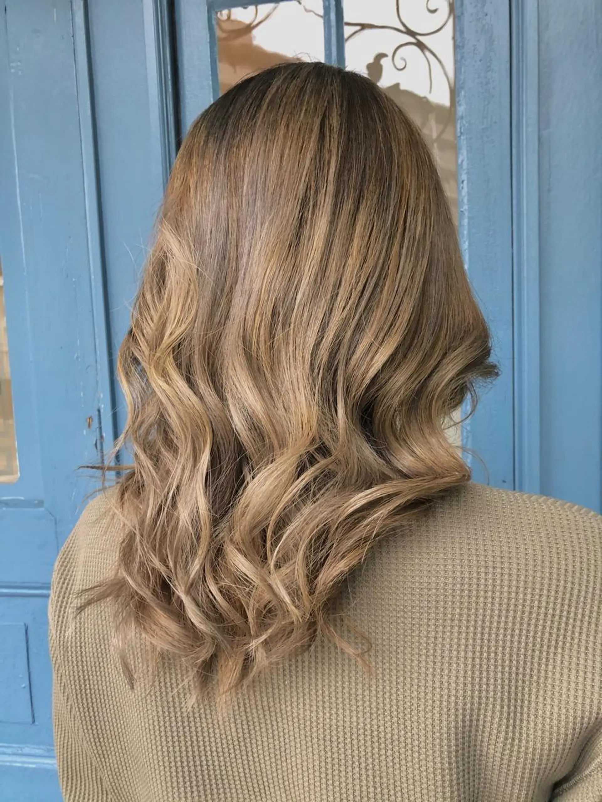 セミロング ブリーチ毛矯正.髪質 改善.髪にドラマをのヘアスタイル