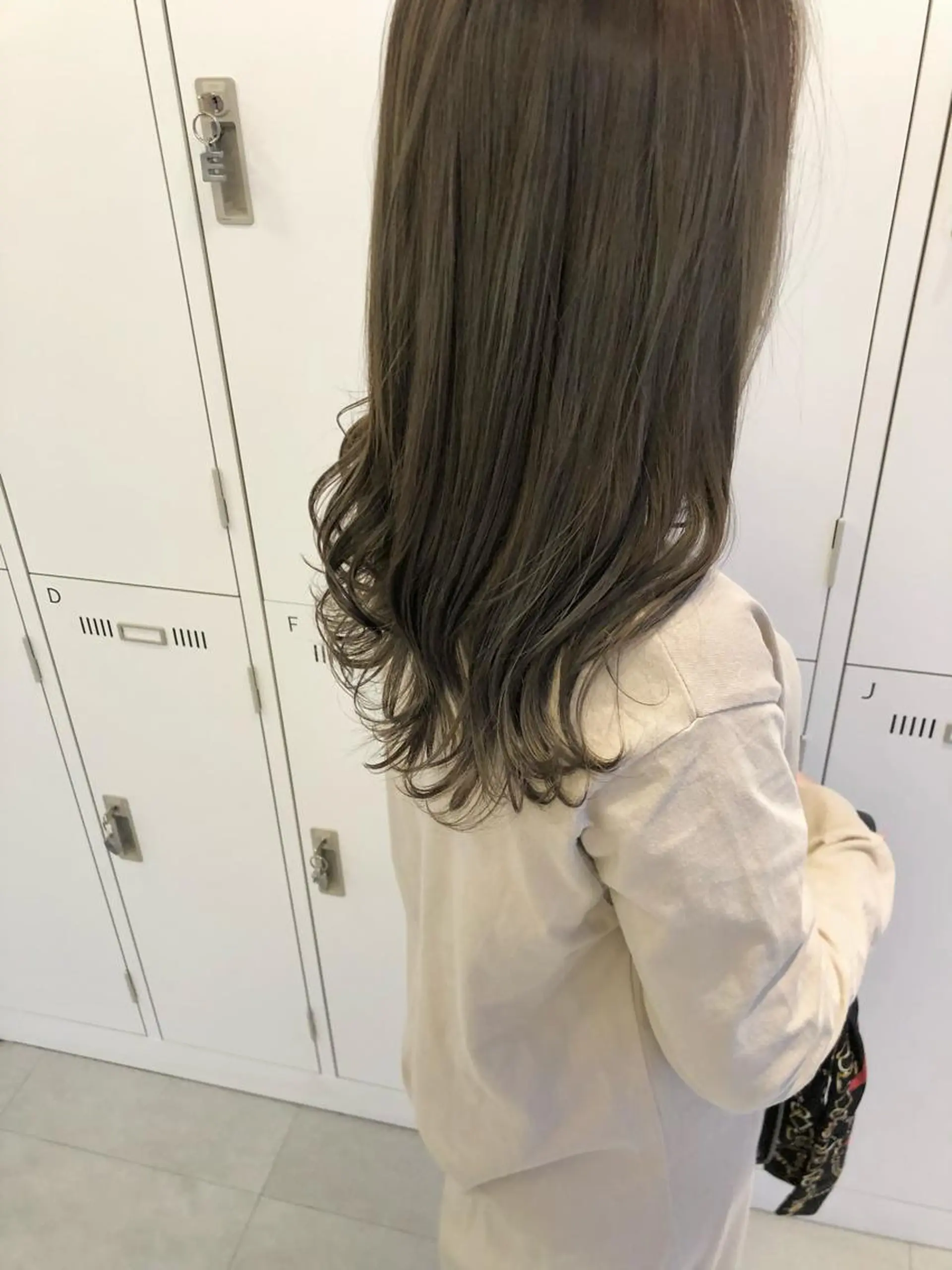 ロング カラー グレージュ オリーブグレージュ オリーブグレー Saori / さおりのヘアスタイル