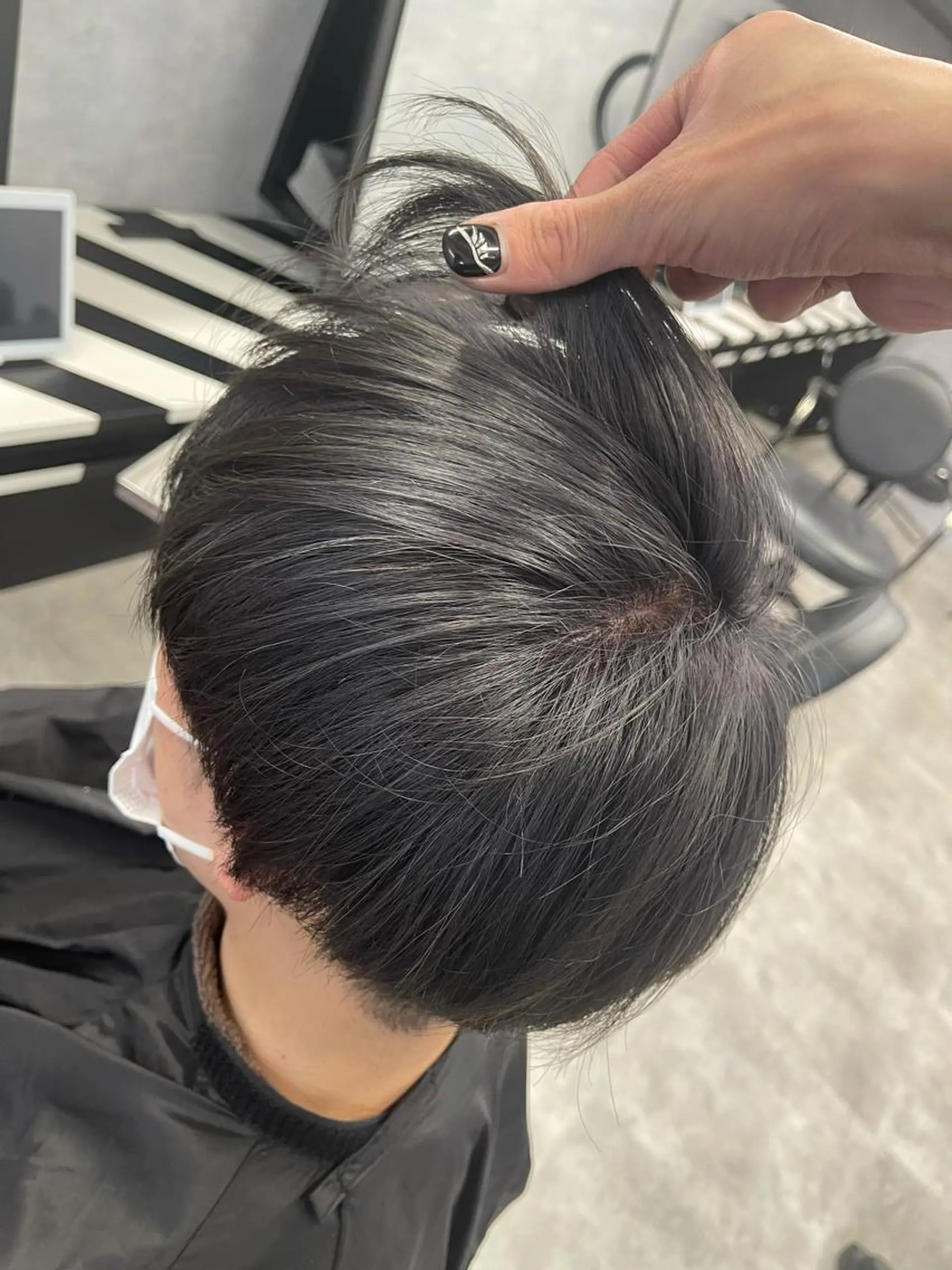 カラー メンズ メンズブリーチ ブリーチ ケアブリーチ オフホワイトアンドなんば所属・福西 洋斗のヘアスタイル