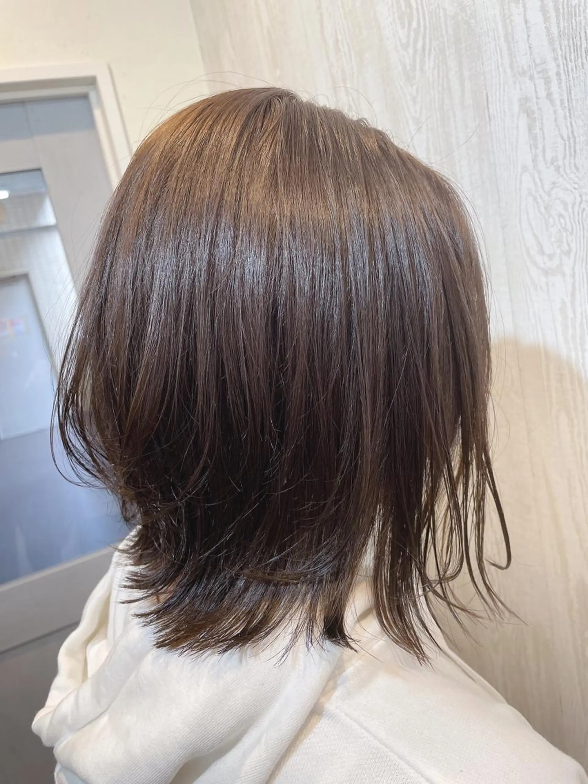 ショート カラー ヘアアレンジ ベージュカラー シルバー シルバーベージュ HUENEST アカデミーサロンのヘアスタイル