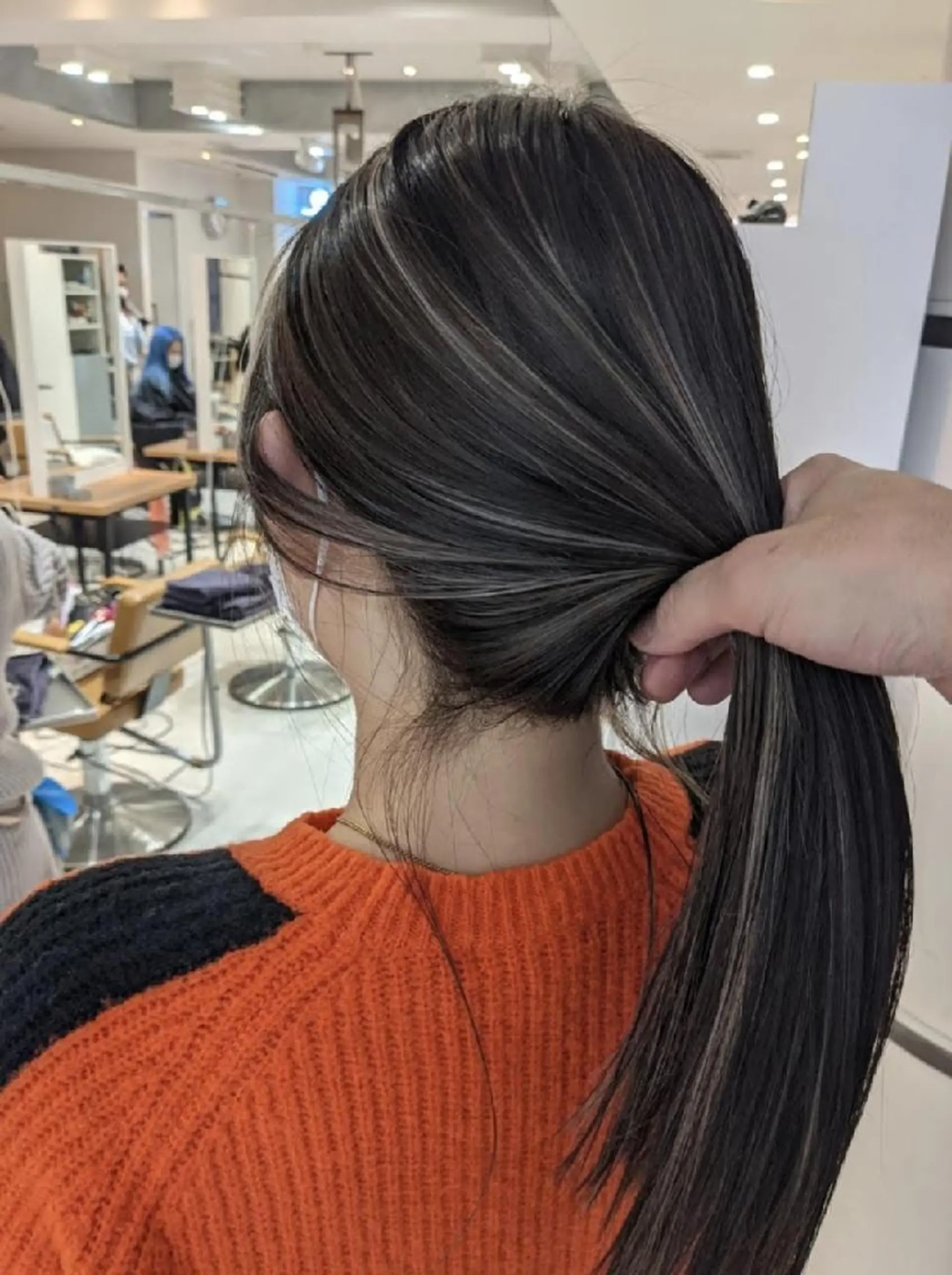 ロング カラー バレイヤージュ ハイライトカラー ハイライト レイヤーカット カット ヘアカラー トリートメント nameless髪質 改善ブリーチ心斎橋のヘアスタイル