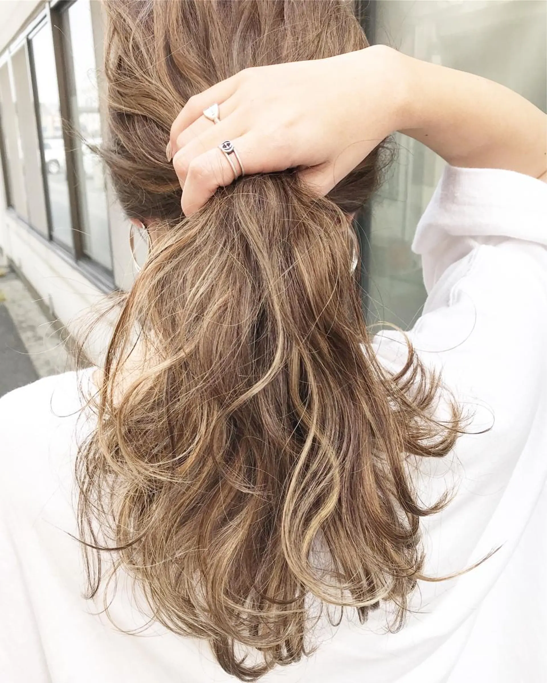 セミロング カラー ヘアアレンジ 切りっぱなしボブ バレイヤージュ ブリーチ グラデーションカラー ハイライトカラー Mariana/ 鶴原-ハイライトのヘアスタイル