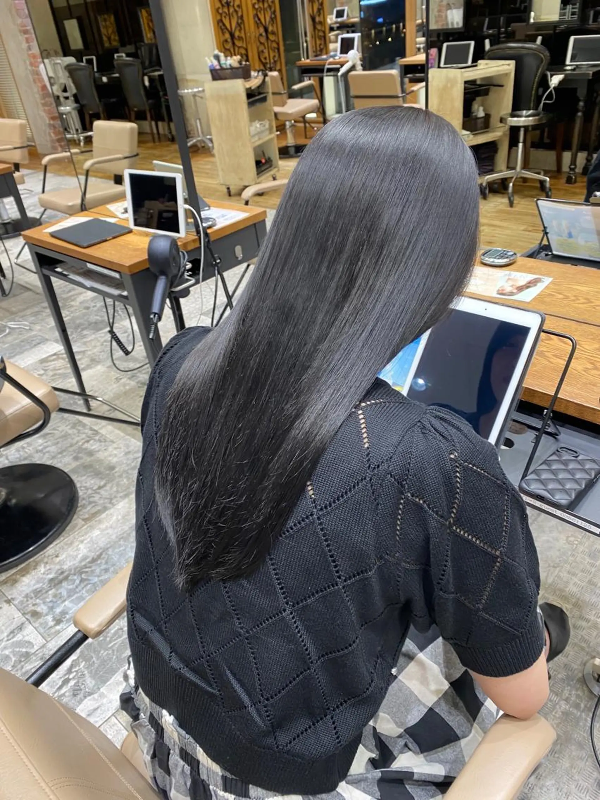 カラー 新宿/レイヤー 顔周りカット溝手優太のヘアスタイル