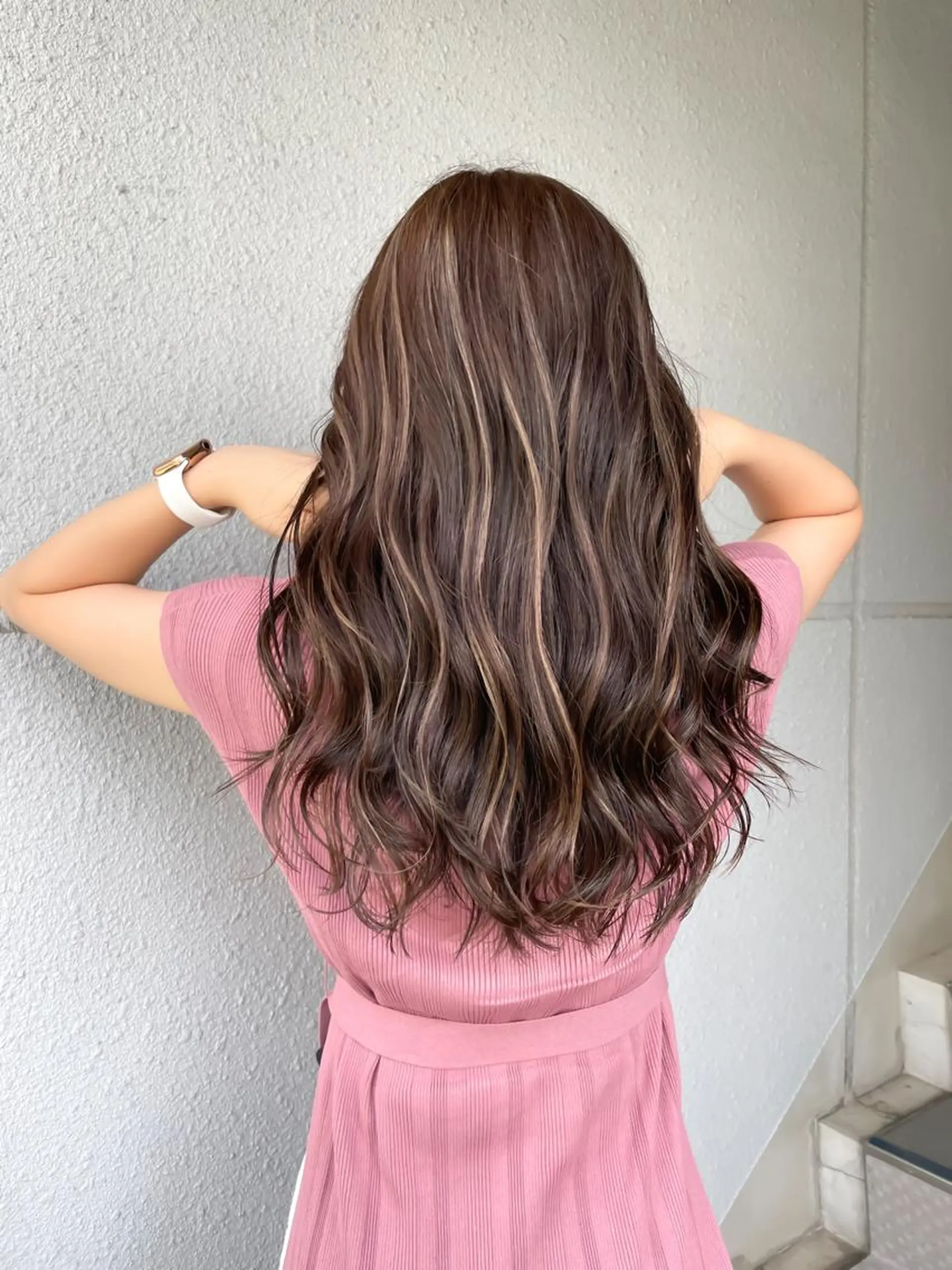 ロング 白いハイライト🤍 タナカリョウスケのヘアスタイル