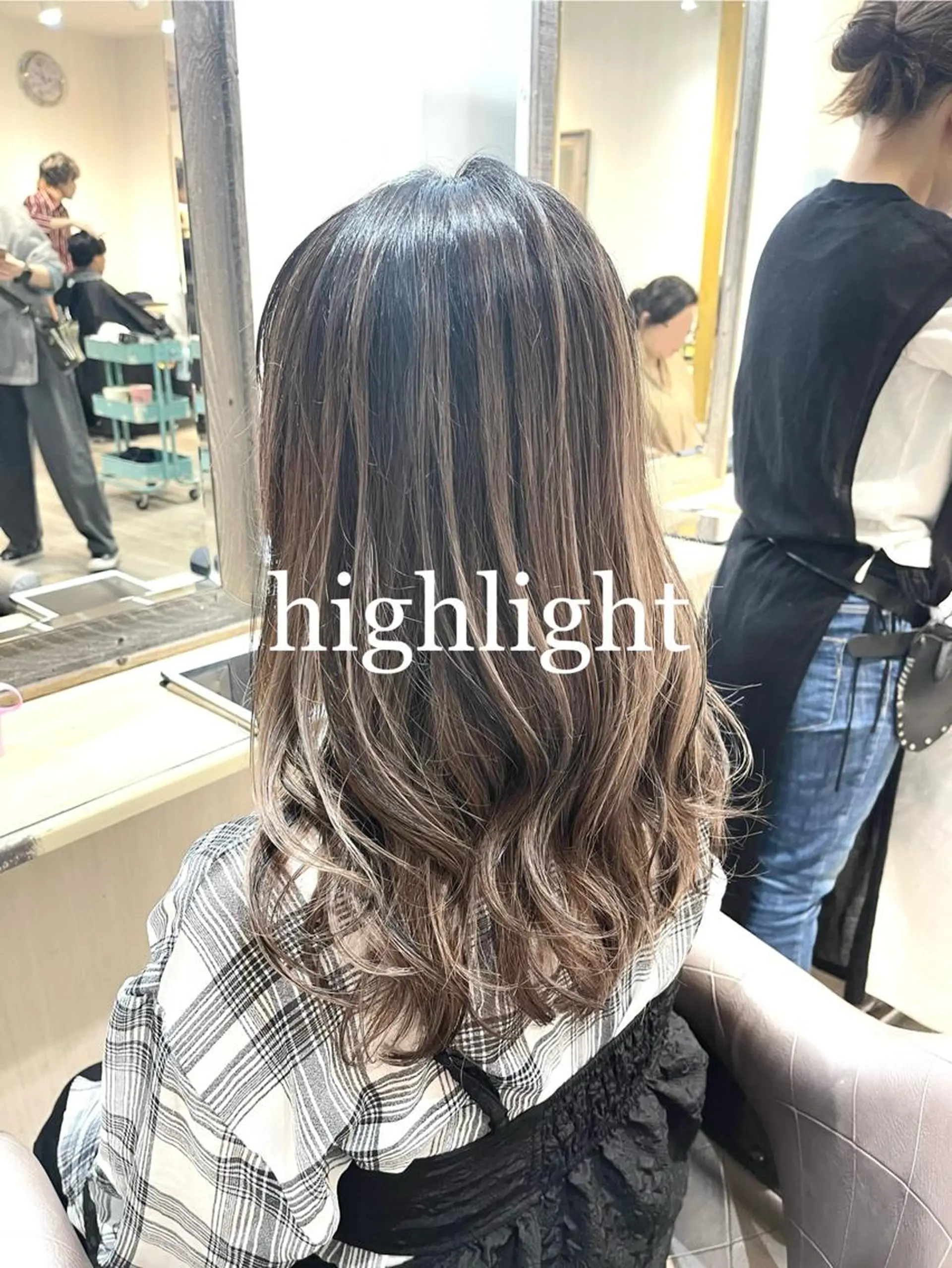 カラー 嶋村夏実🌼レイヤー 🌸白髪ぼかしのヘアスタイル