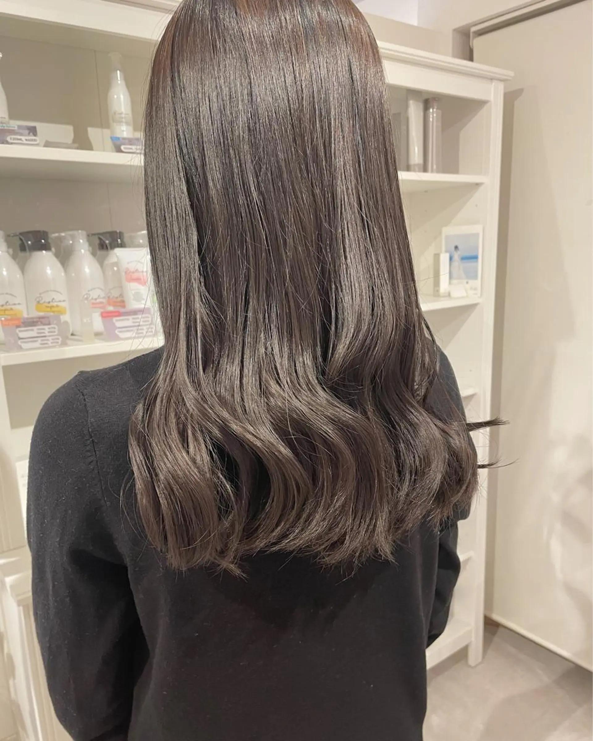 ロング カラー 透明感カラー グレージュ ヘアカラー 和田 真依のヘアスタイル