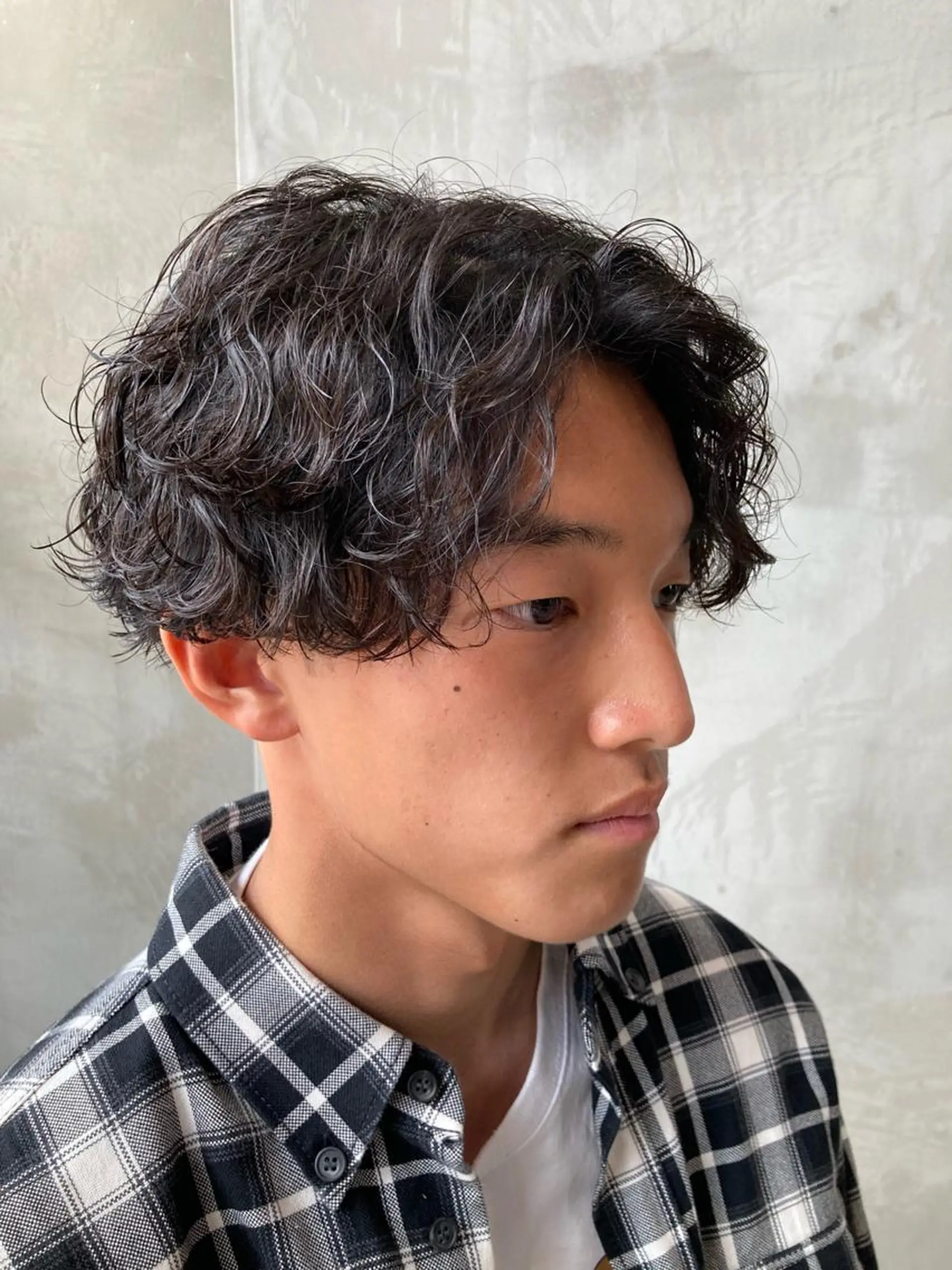 ショート パーマ メンズ センターパート メンズパーマ 波巻きパーマ スパイラルパーマ カット パーマ トリートメント 波巻きスパイラルパー マ/シャドウパーマ駿のヘアスタイル