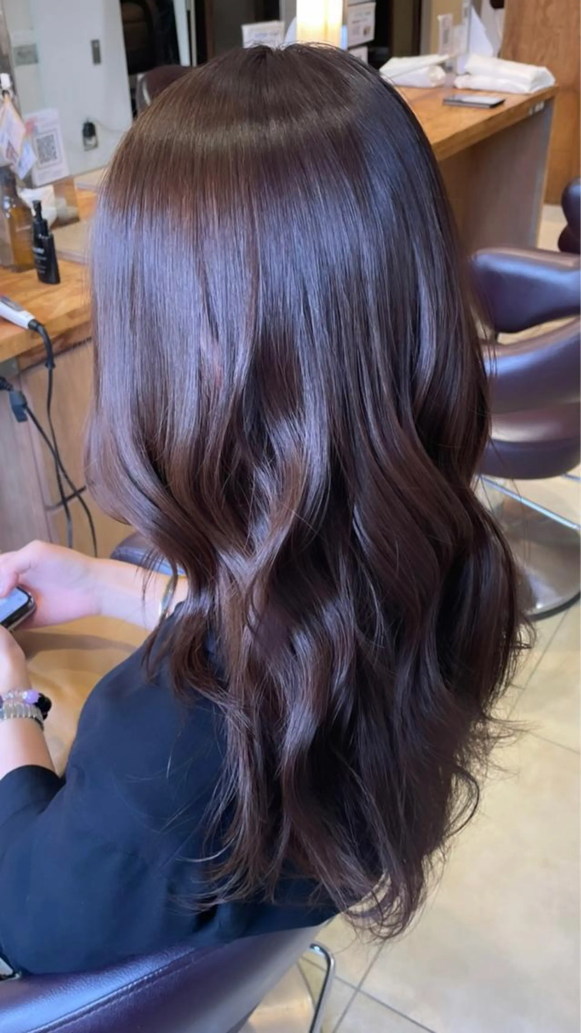 セミロング 秋元 佳乃のヘアスタイル