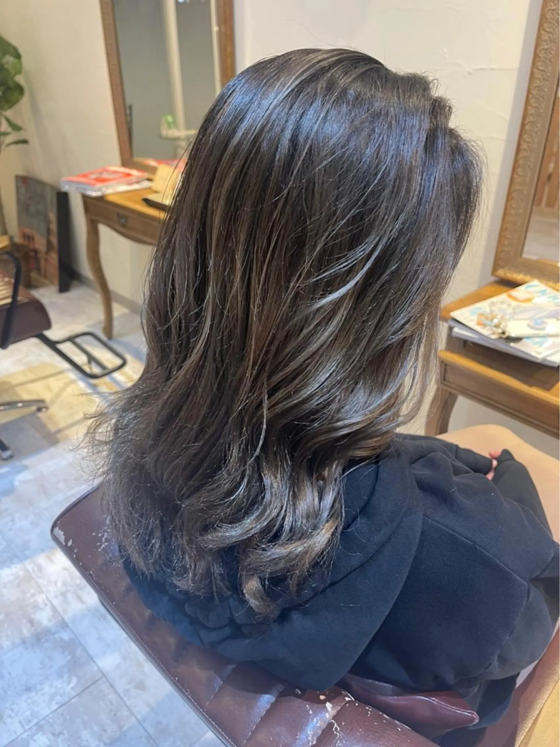 ロング レイヤーカット 🍭透明感カラー 志賀拓海🍬🌈のヘアスタイル