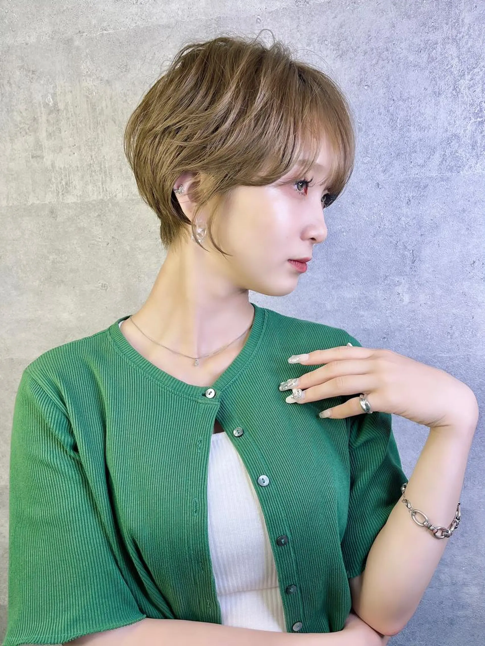 ショート 似合わせカット カット ヘアカラー トリートメント ＿WHITE鳳店 アンダーバーホワイトのヘアスタイル