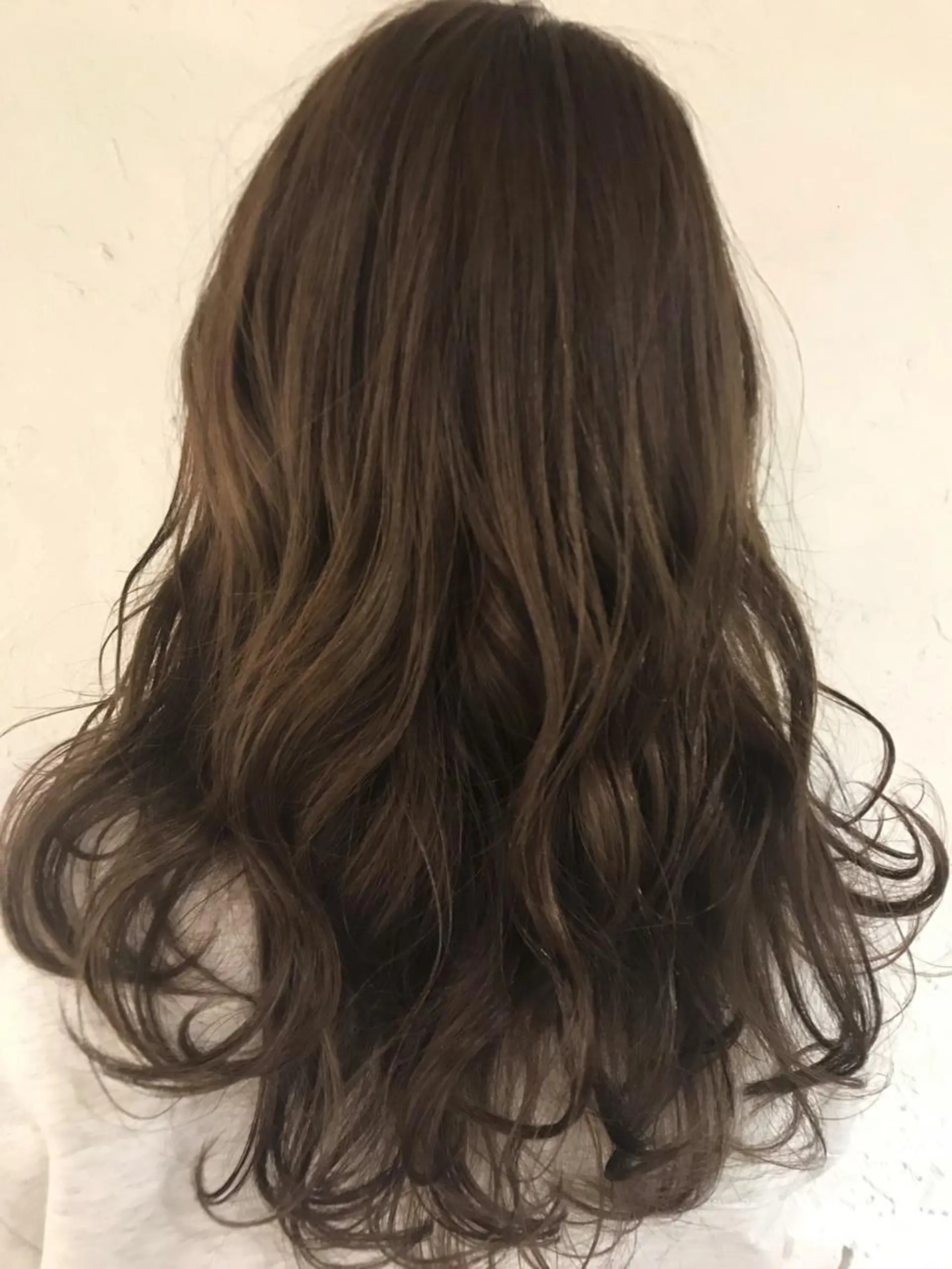 ロング カラー ベージュカラー ミルキーベージュ 伊藤 優希のヘアスタイル