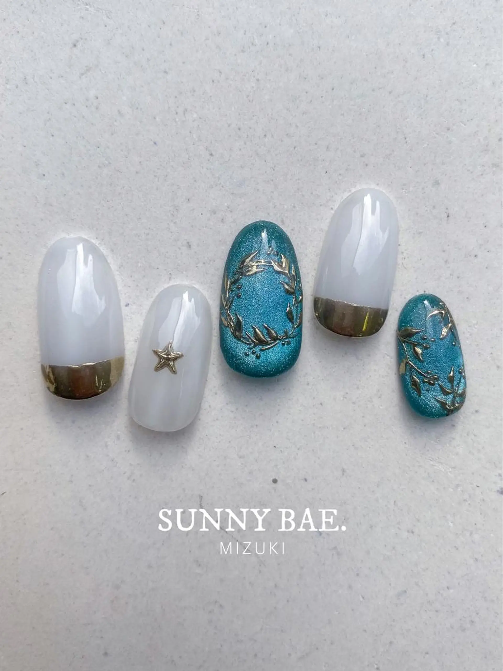 ネイル マグネットネイル ミラーネイル リボン 冬ネイル クリスマス SUNNY BAE. 🌼MIZUKIのネイルデザイン