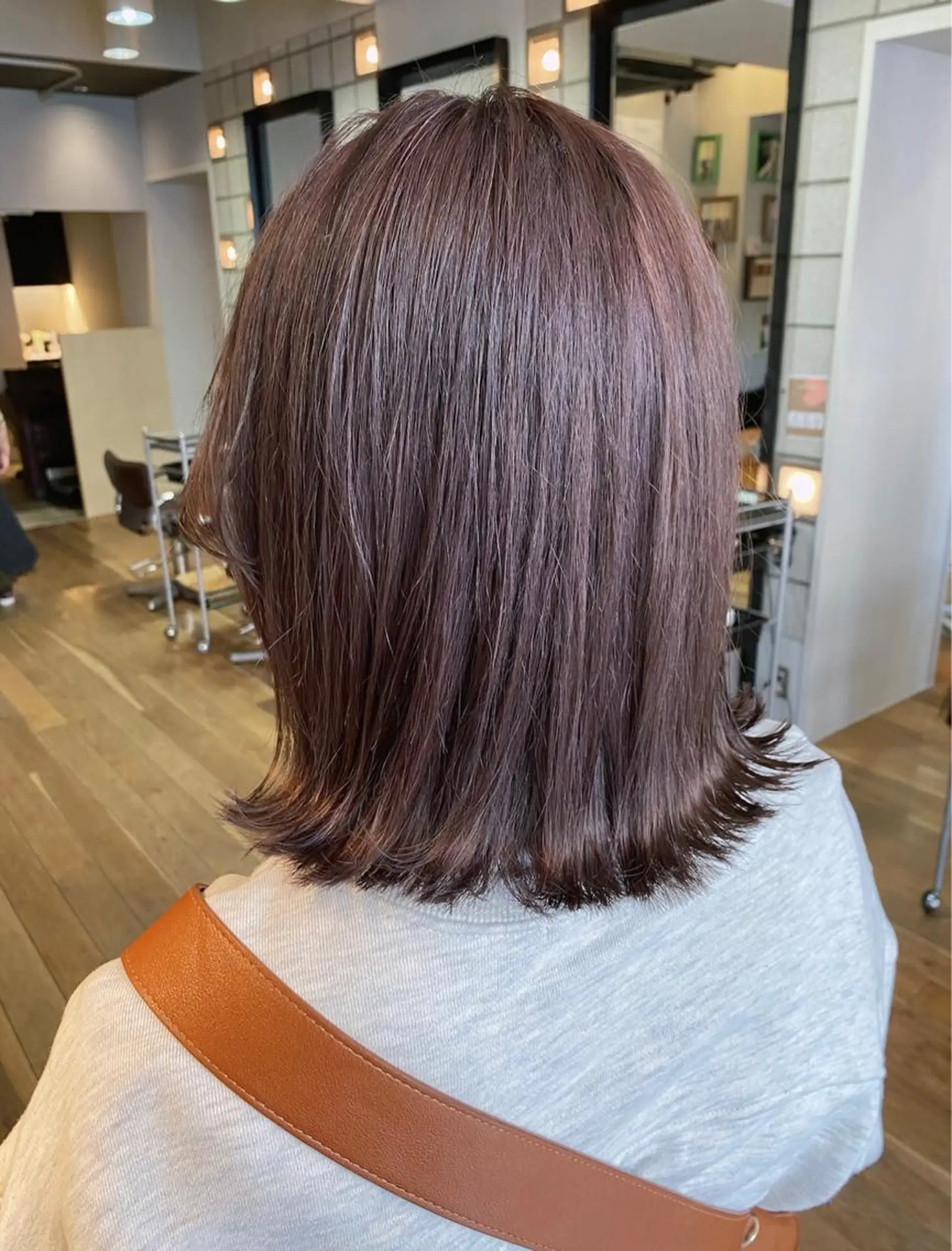 ミディアム カラー 塩澤 榛奈のヘアスタイル