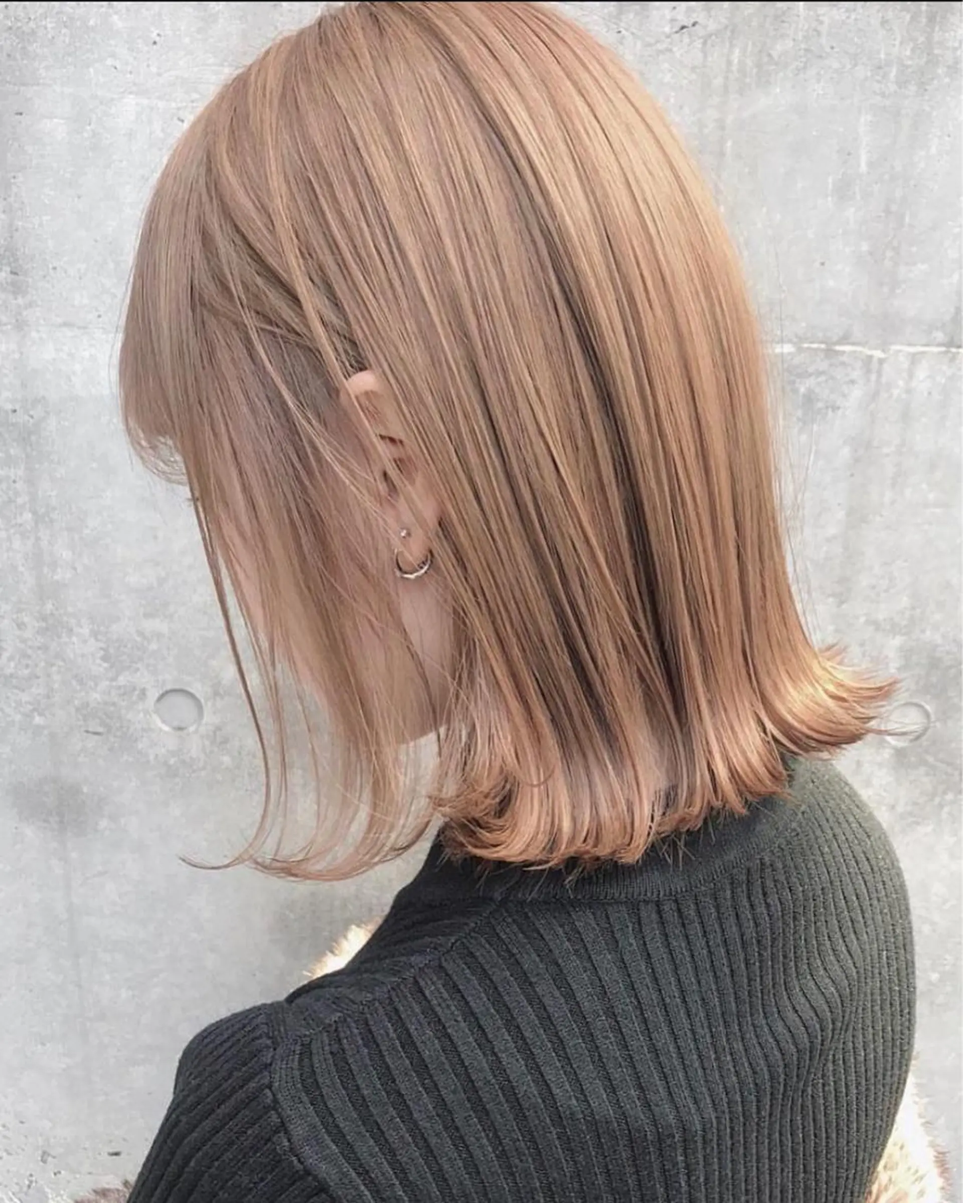 ミディアム カラー ベージュカラー ミルクティーベージュ カット ヘアカラー トリートメント 鈴木/ミルクティー/ ブリーチ/ボブ/のヘアスタイル