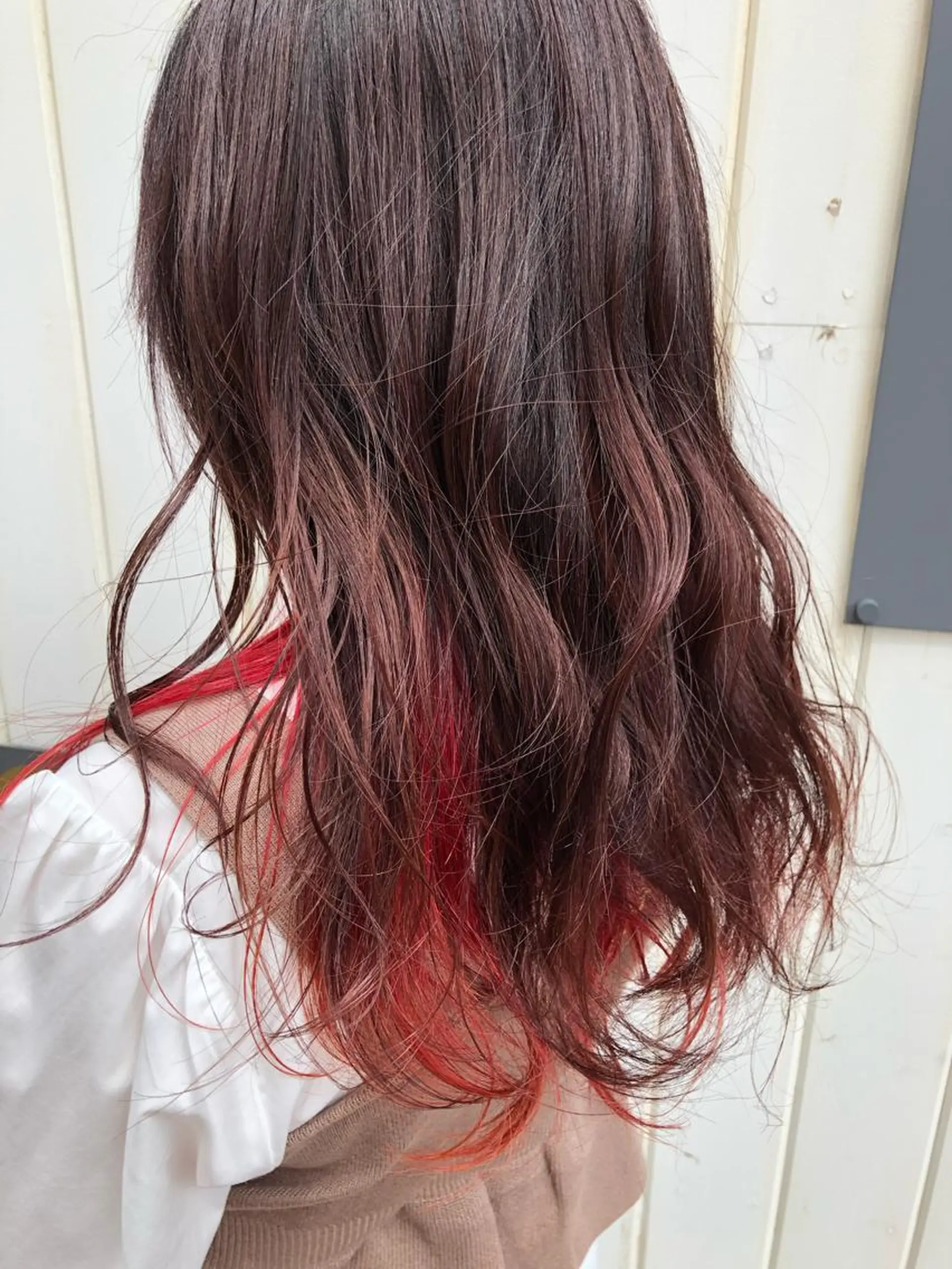 カラー インナーカラー ピンクカラー 井上 舞のヘアスタイル