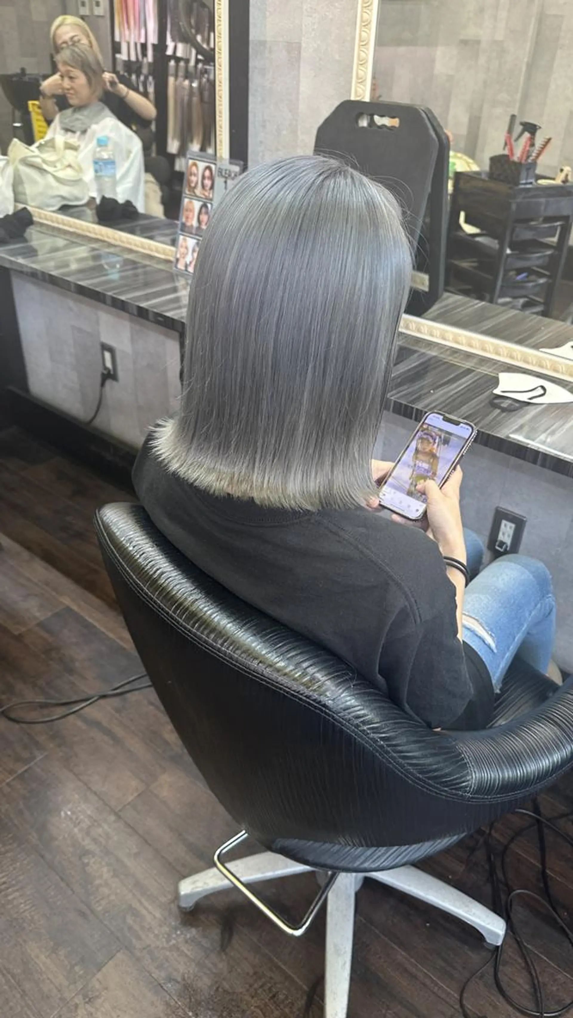 カラー ミディアム 紺野 愛美のヘアスタイル