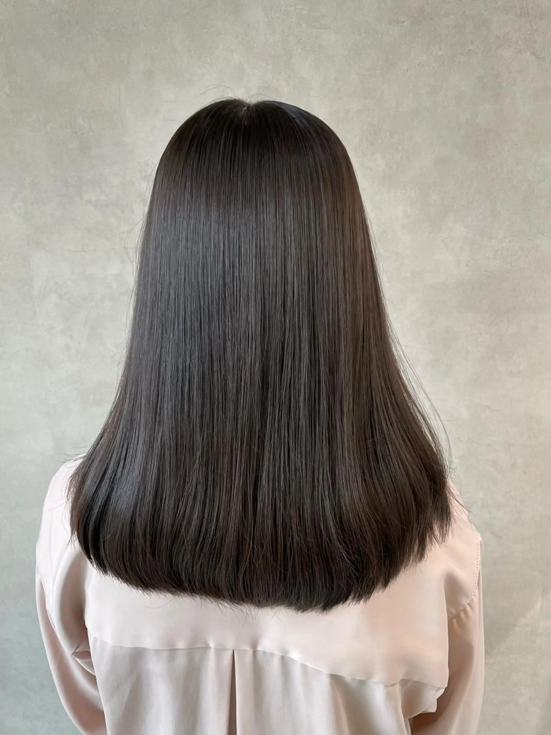 セミロング 縮毛矯正 透明感ハイライト◎ 伊藤夏海のヘアスタイル