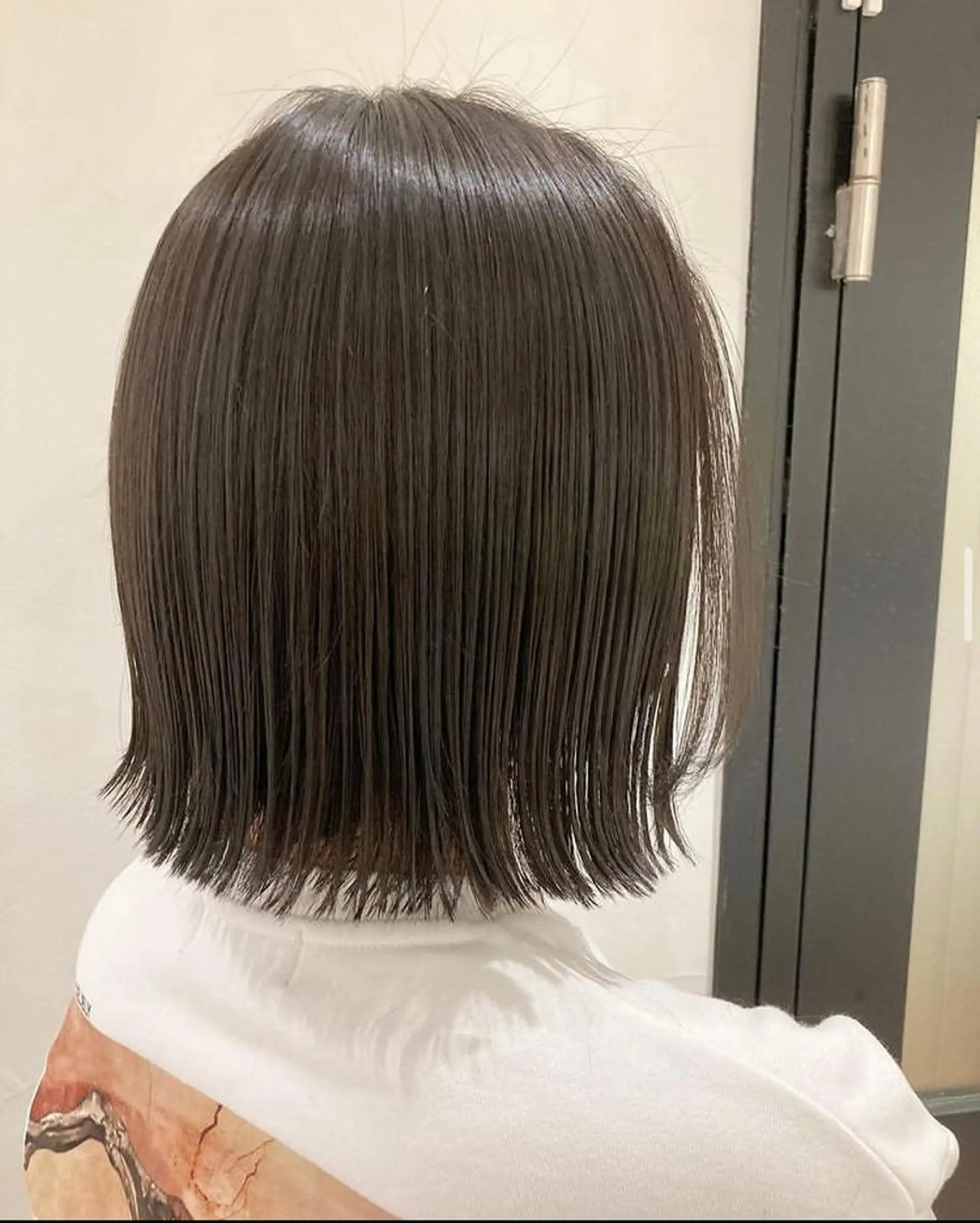 ショート カラー ヘアアレンジ 切りっぱなしボブ アッシュ アッシュグレー ハイライトカラー ボブ エグチ アキラのヘアスタイル