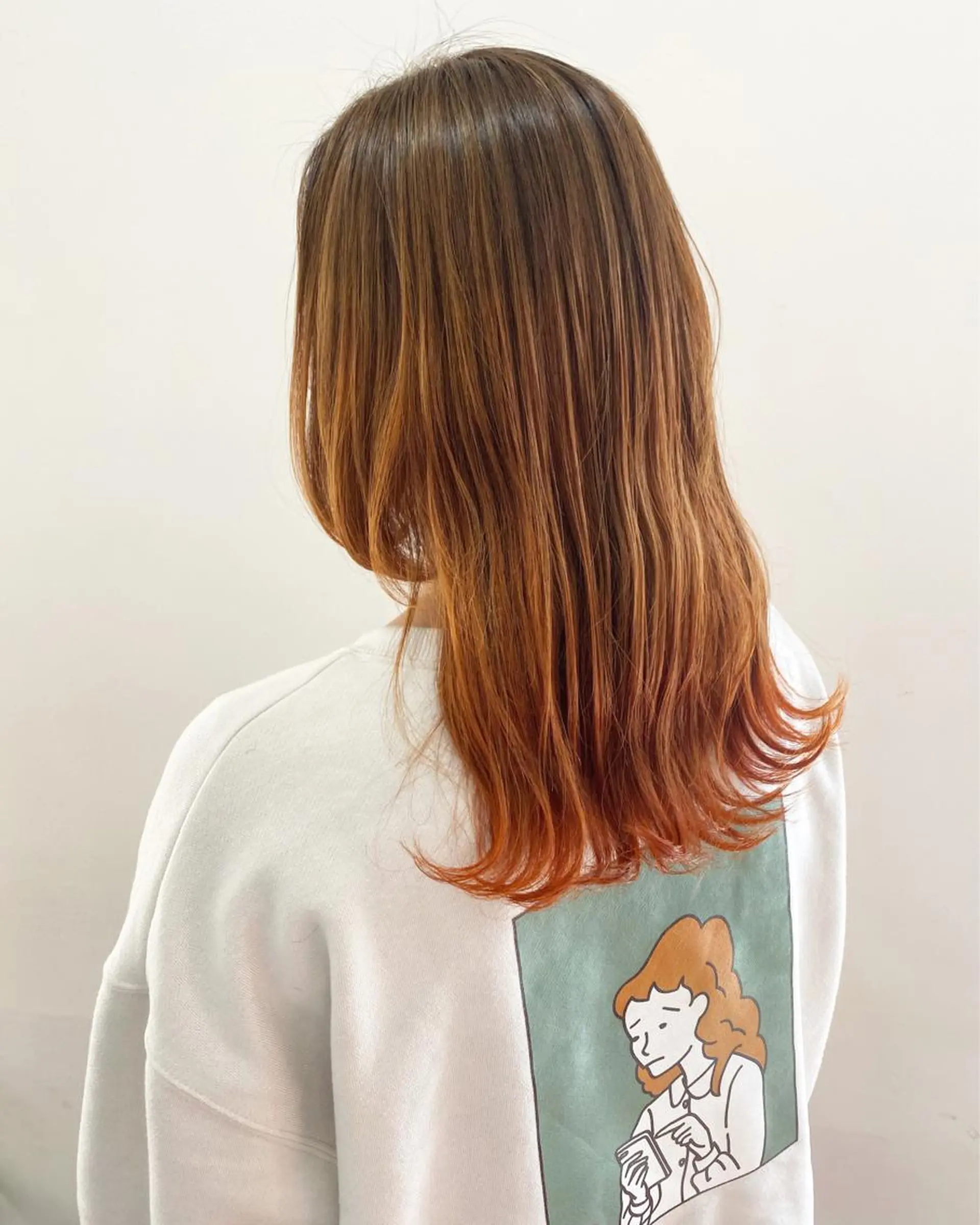 セミロング カラー グラデーションカラー オレンジ カット ヘアカラー フラム所属・WATANABE MISAKIのヘアスタイル