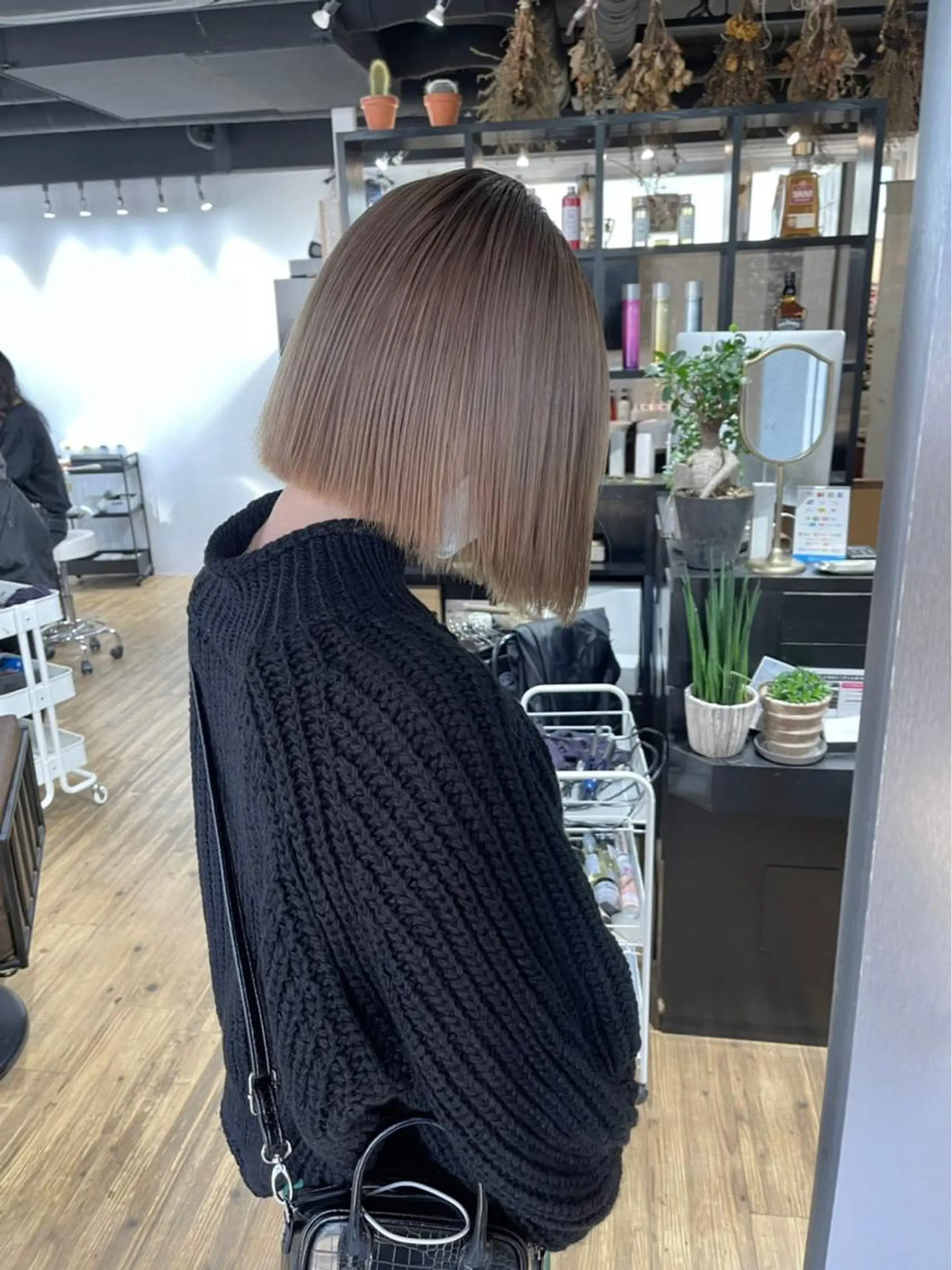 ショート カラー ブリーチ ケアブリーチ デザインカラー ダブルカラー イヤリングカラー カット ARCANAブリーチ レイヤーカット/原宿のヘアスタイル