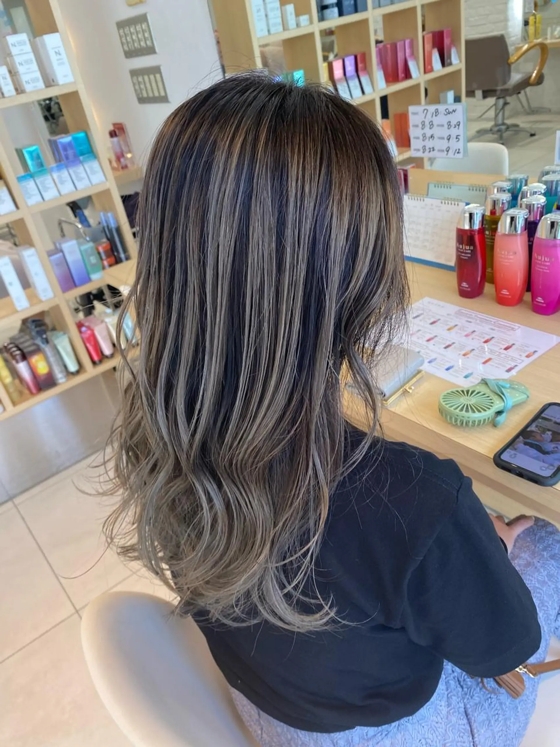 ロング ヘアカラー 🍀透明感抜群🍀/ ハイトーンカラーのヘアスタイル